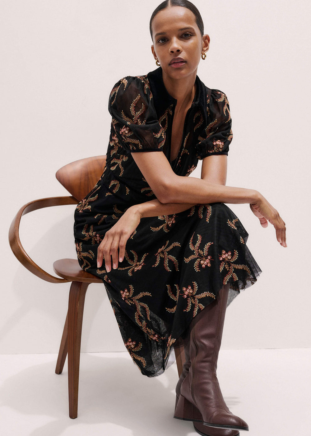 Black Autumn Floral Embroidery Maxi Dress meandem