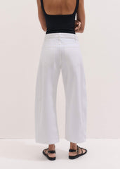 White Exaggerated Crop Jean meandem