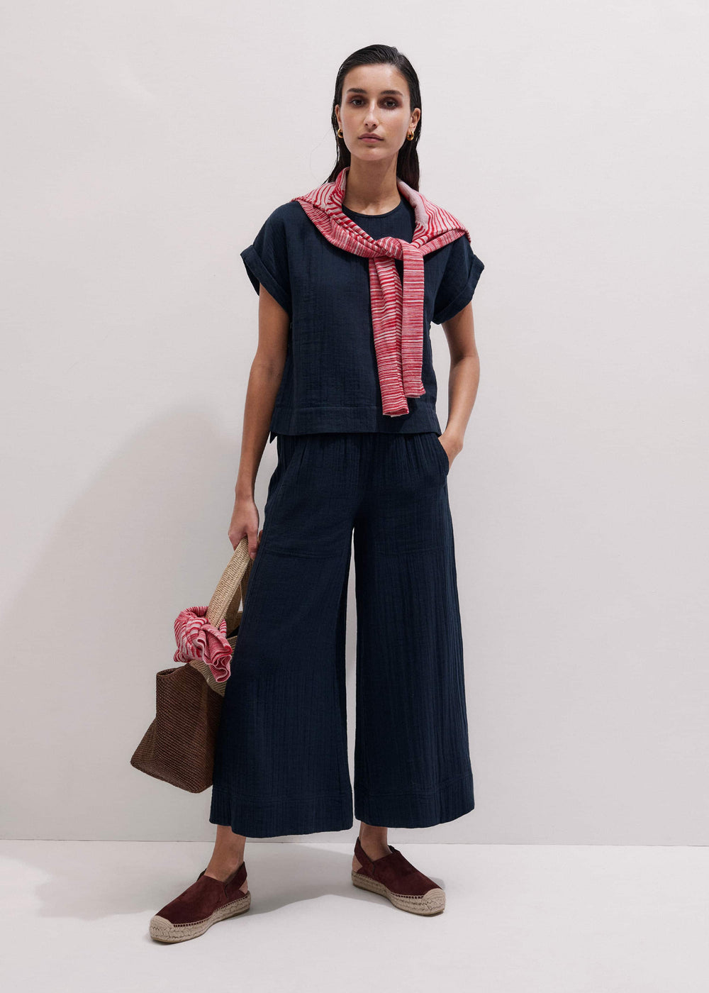 Navy Cheesecloth Cropped Wide-Leg Pant meandem