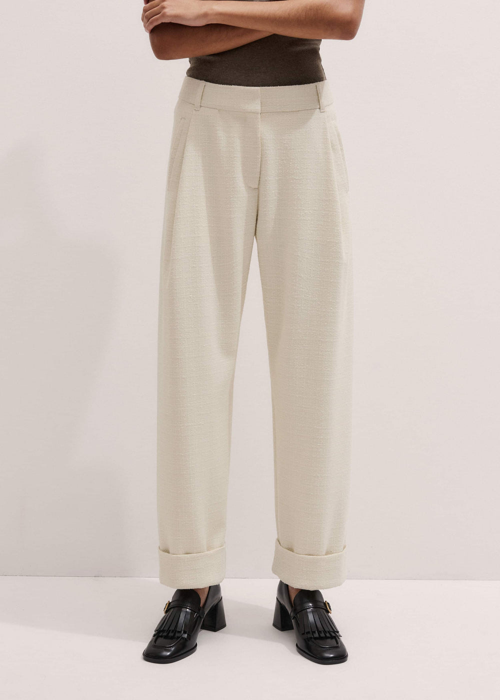 Ivory Clever Tapered Pant meandem