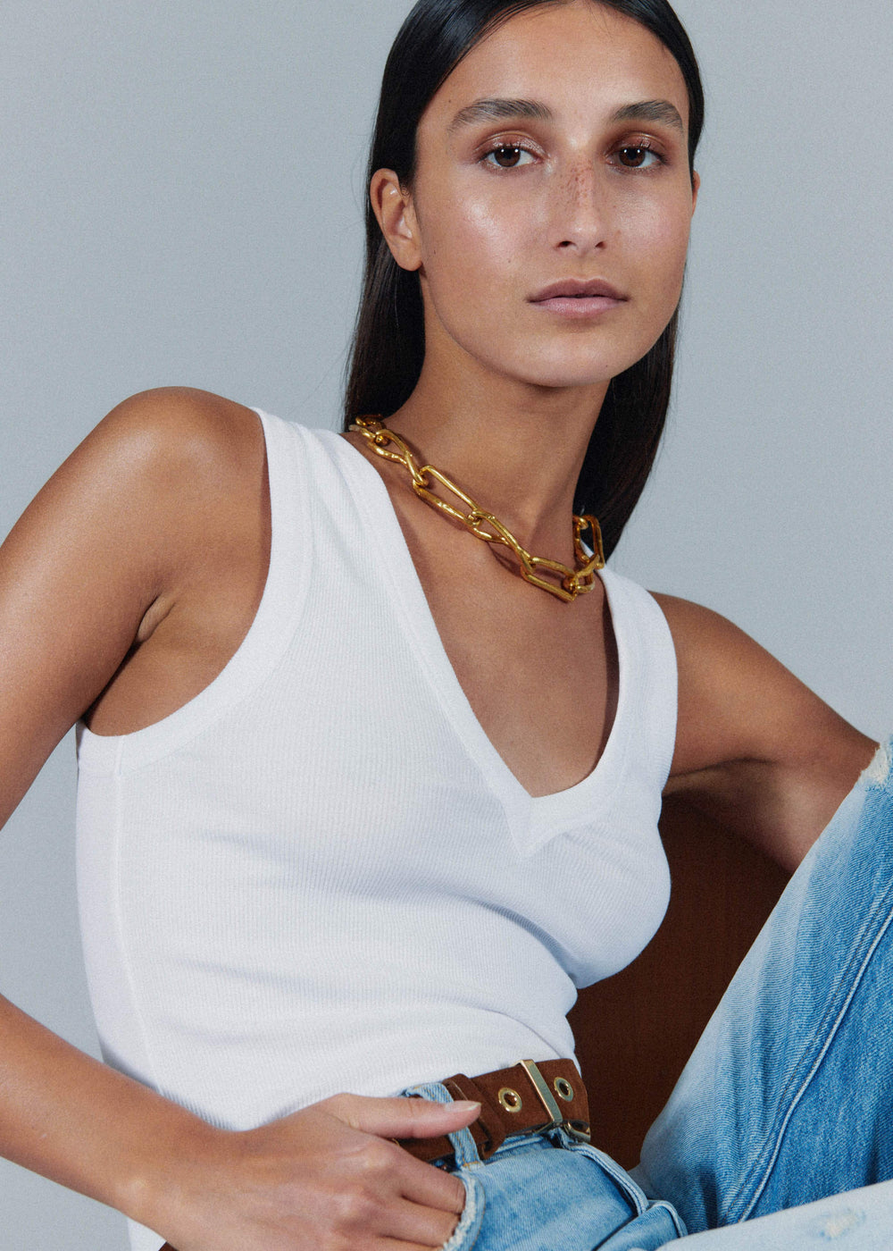 White Ultimate V-Neck Vest meandem