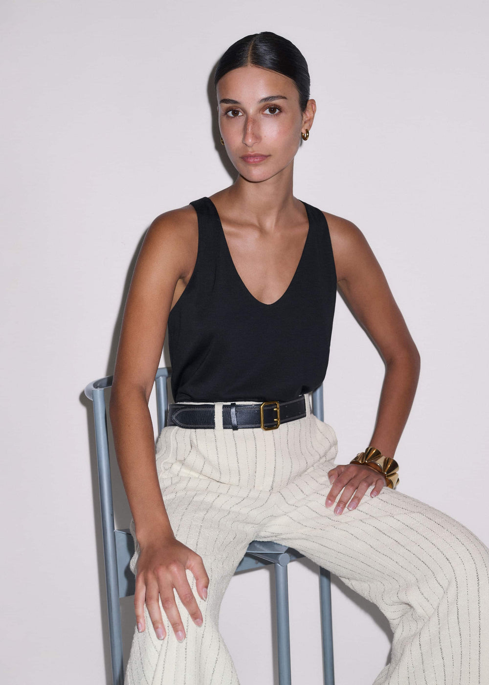Black Scoop Neck Vest meandem