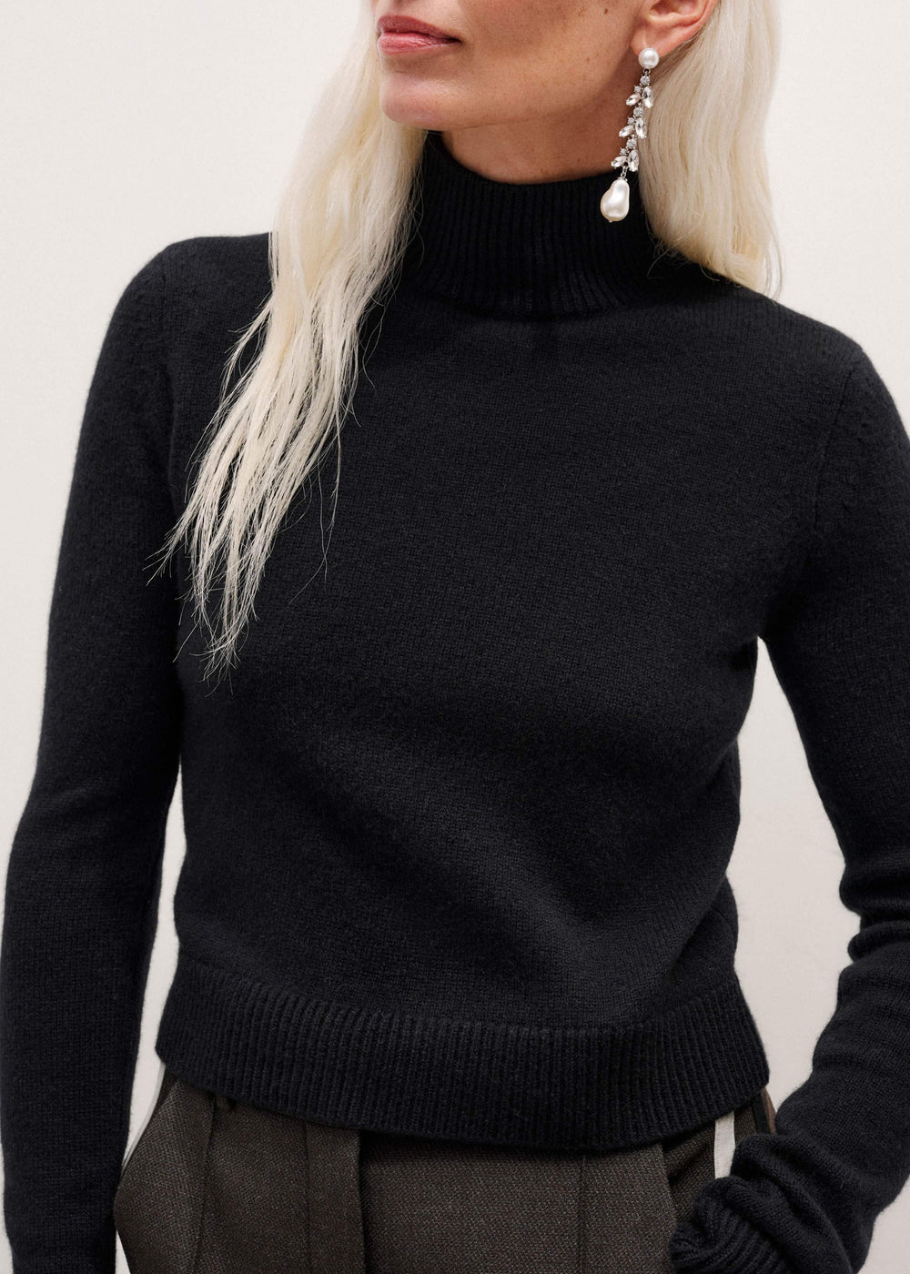 Black High Neck Crop Sweater meandem