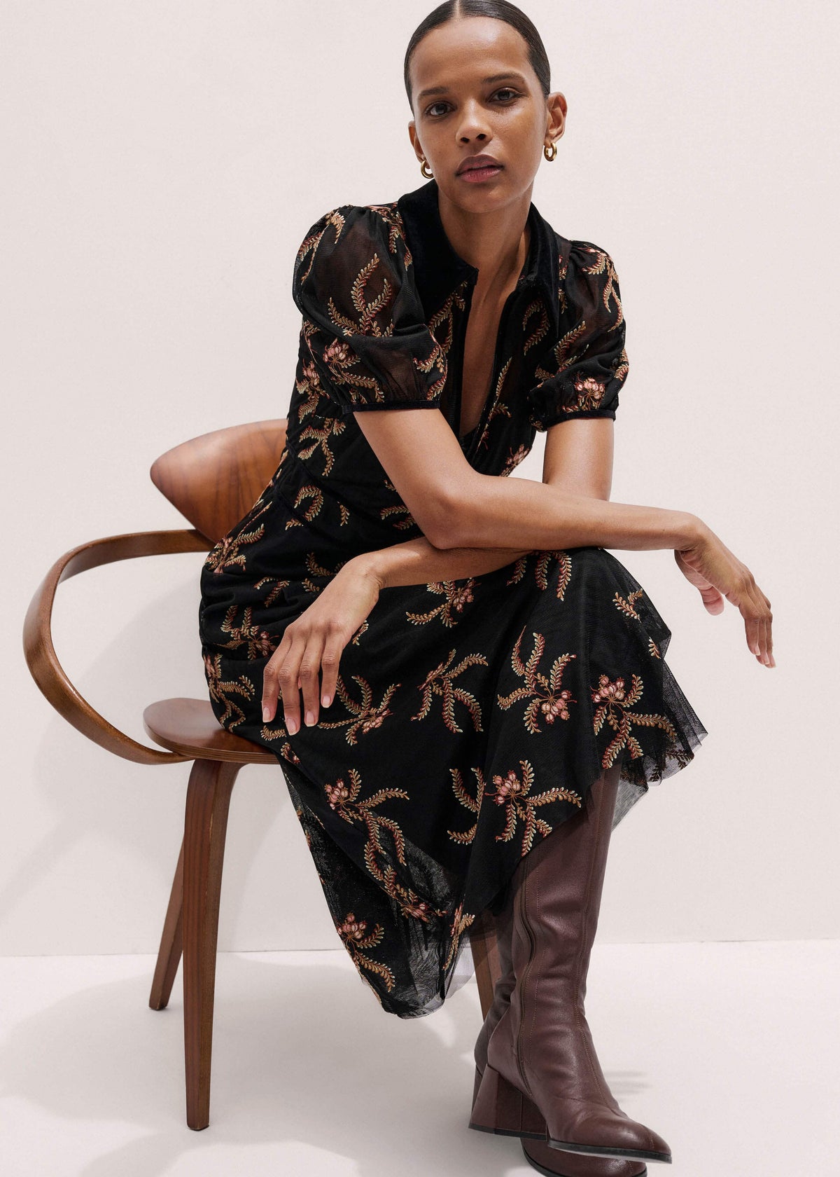 Black Autumn Floral Embroidery Maxi Dress meandem