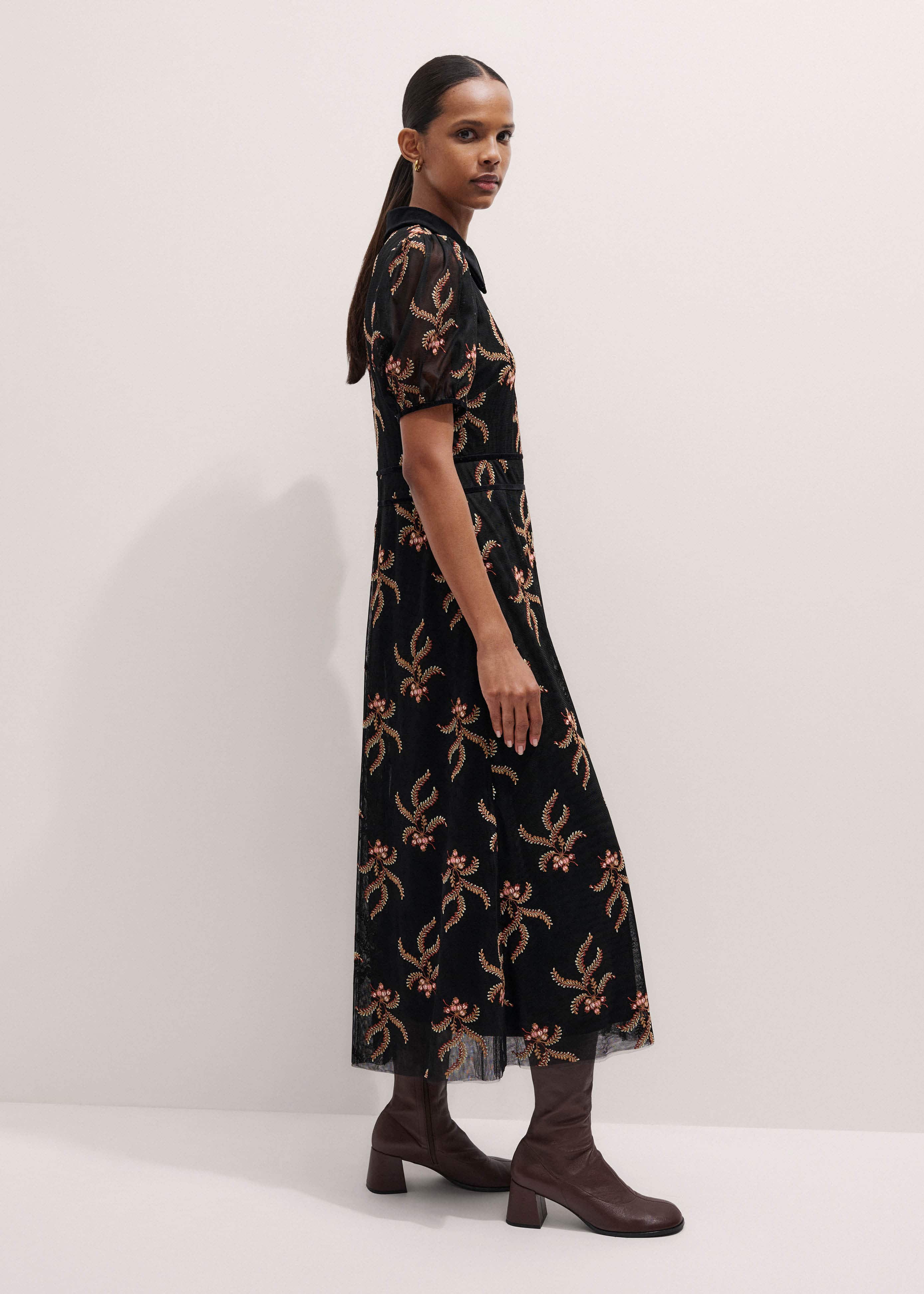 Black Autumn Floral Embroidery Maxi Dress meandem