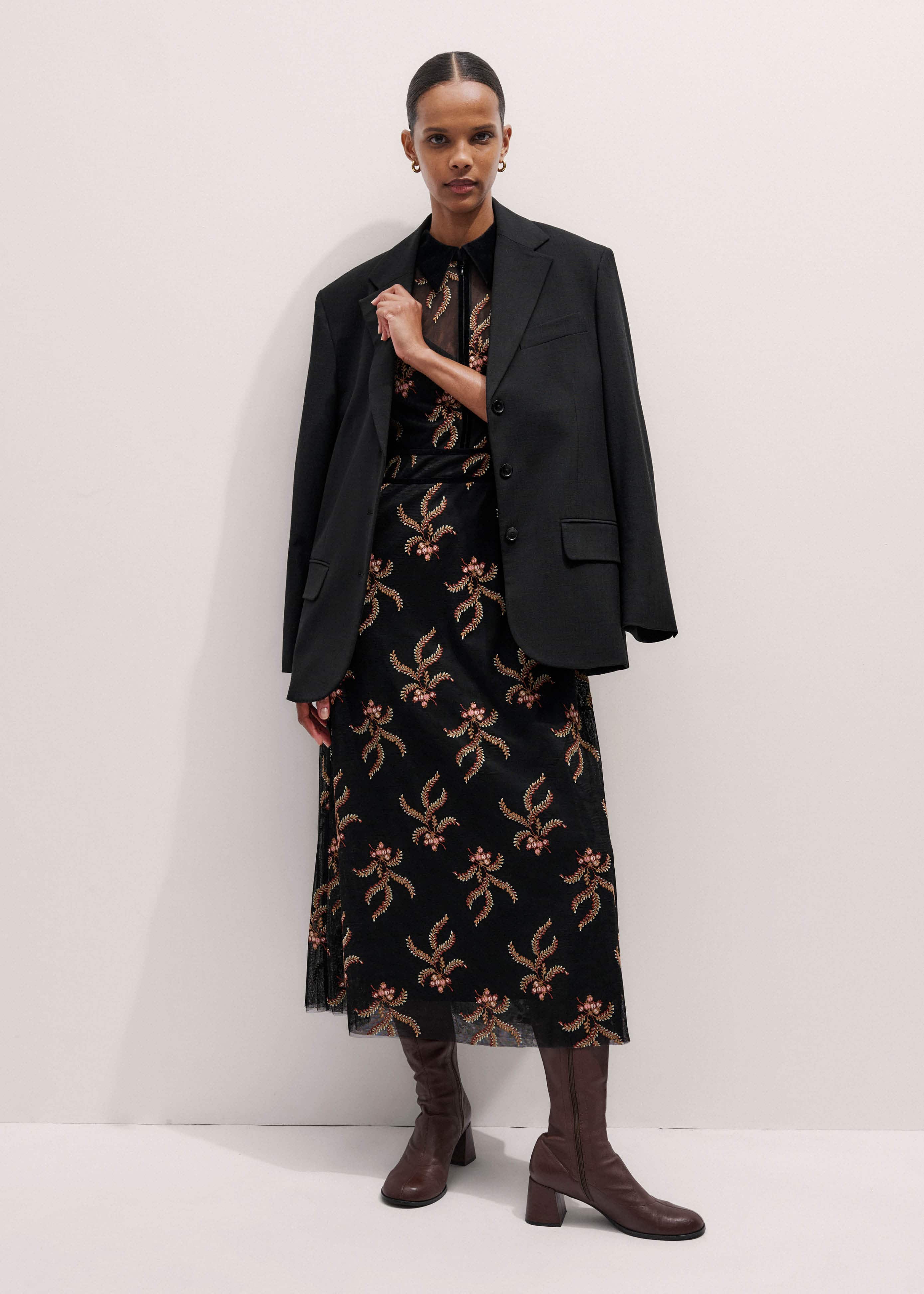Black Autumn Floral Embroidery Maxi Dress meandem