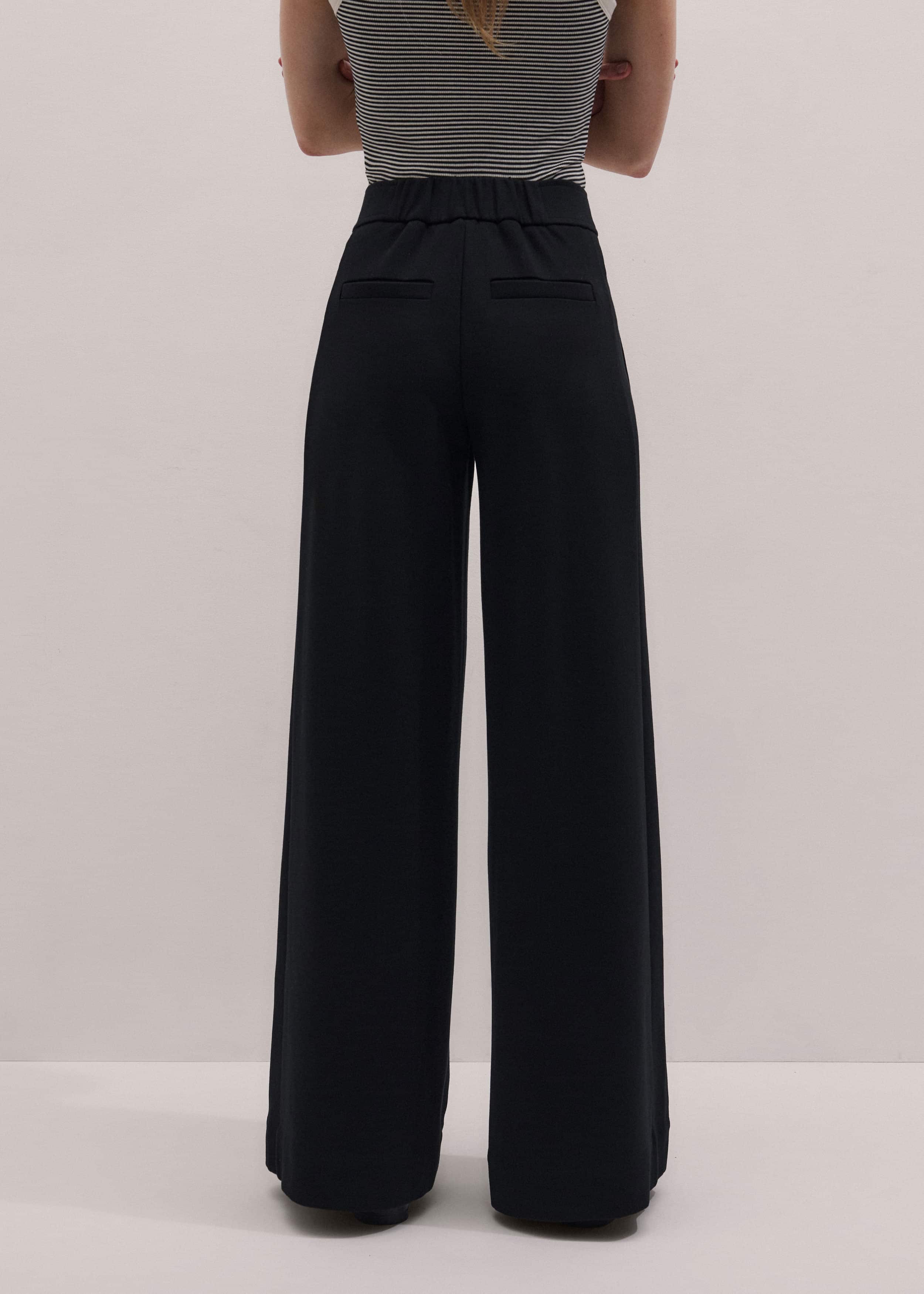 Black Luxe Travel Tailoring Wide-Leg Pant meandem
