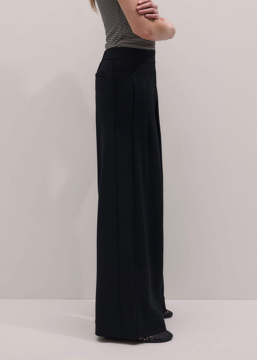 Black Luxe Travel Tailoring Wide-Leg Pant meandem