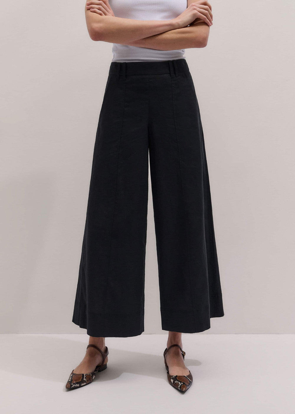 Black Crop Wide-Leg Pant meandem