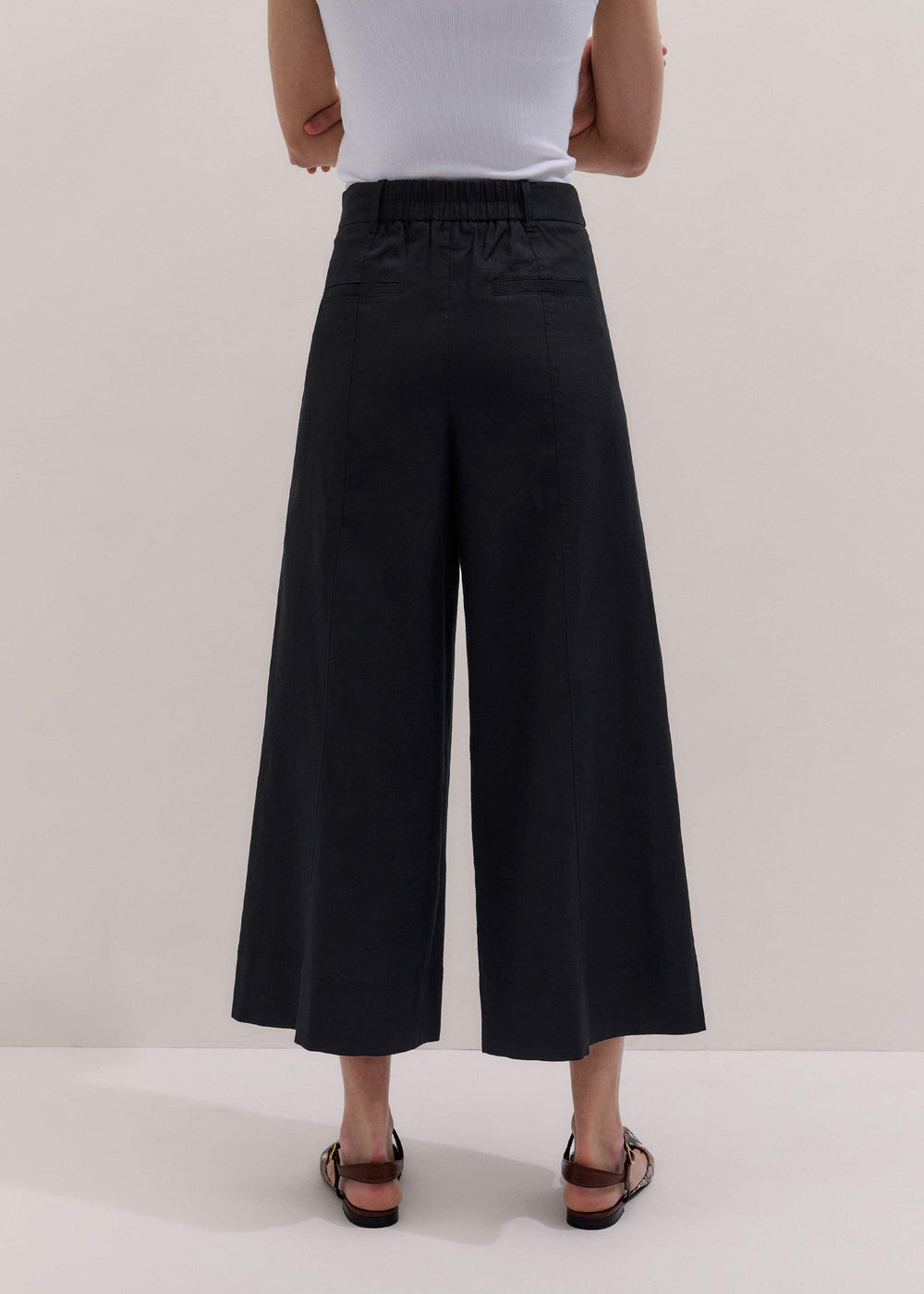 Black Crop Wide-Leg Pant meandem