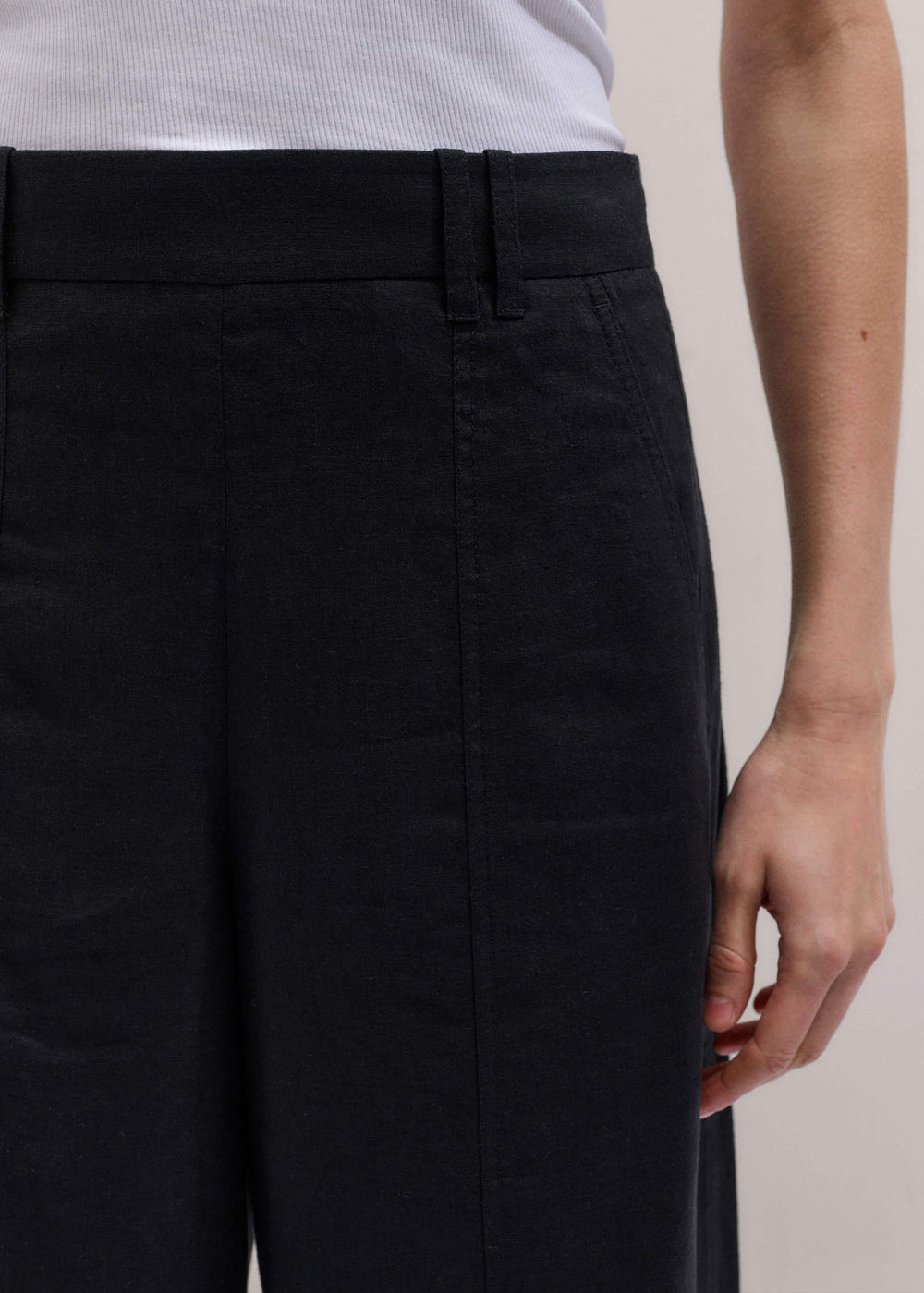 Black Crop Wide-Leg Pant meandem