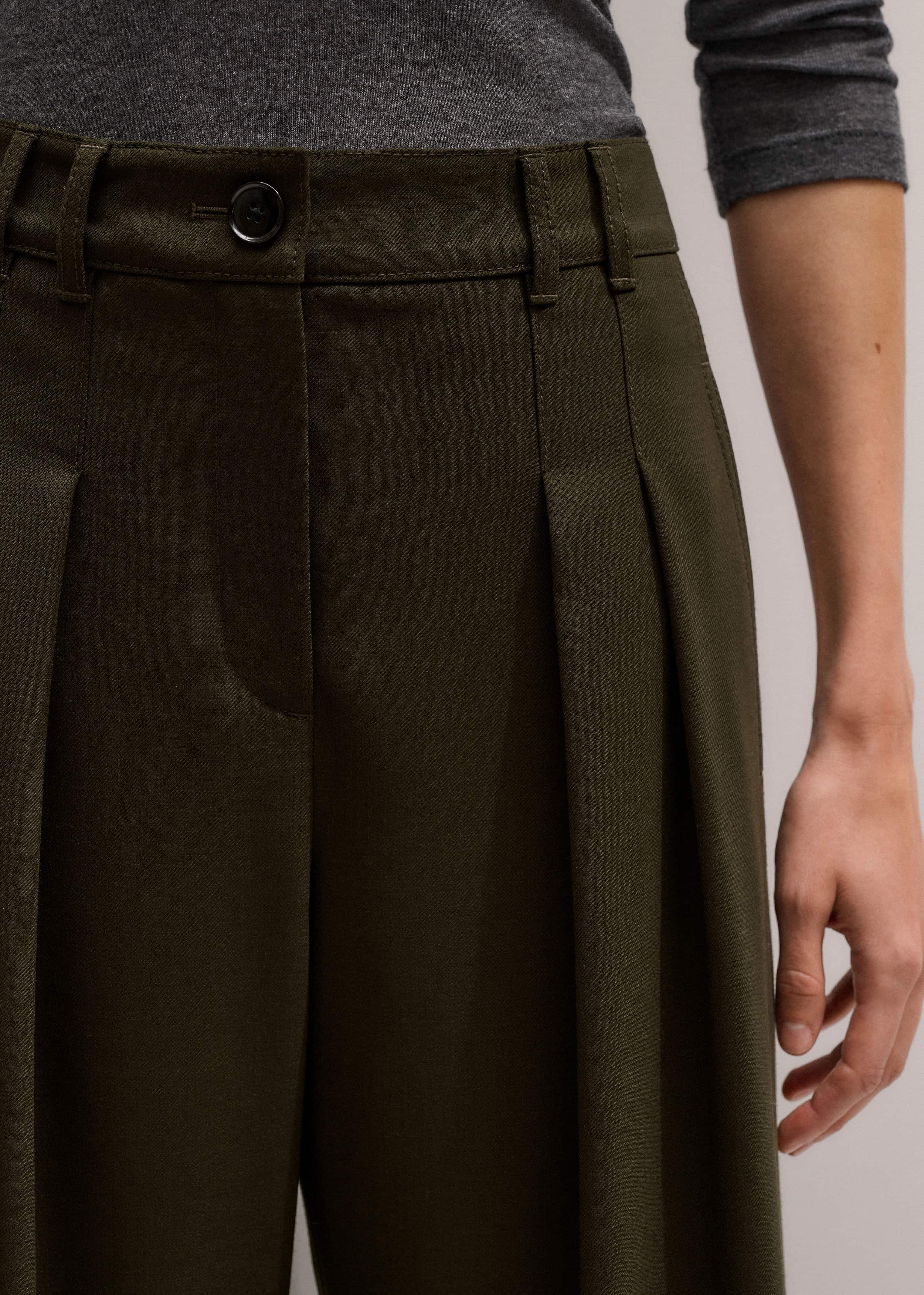 Olive Green Wide-Leg Double Pleat Pant meandem