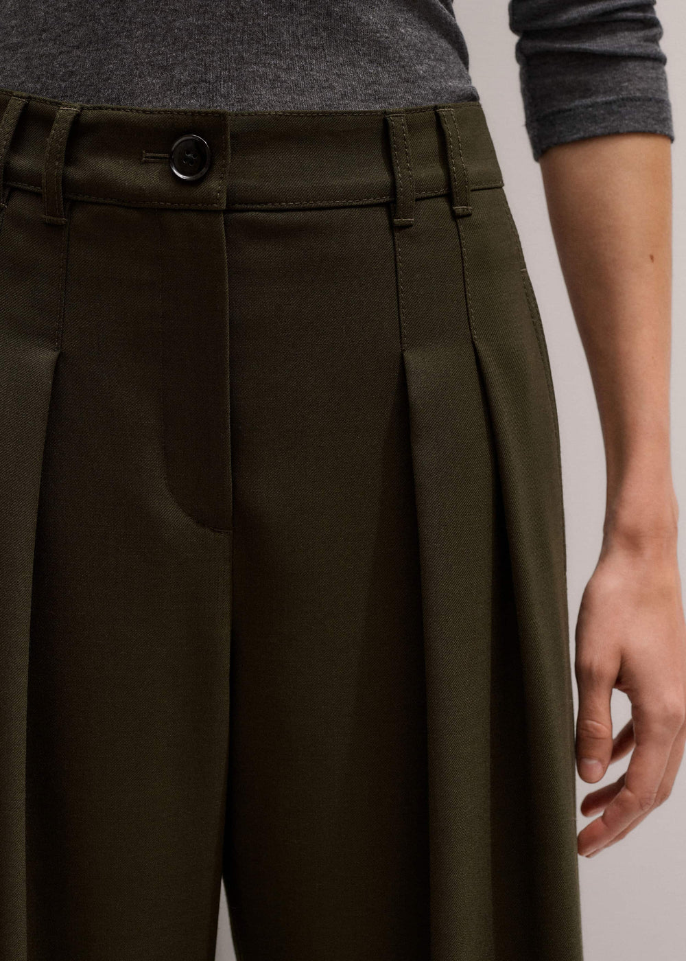 Olive Green Wide-Leg Double Pleat Pant meandem