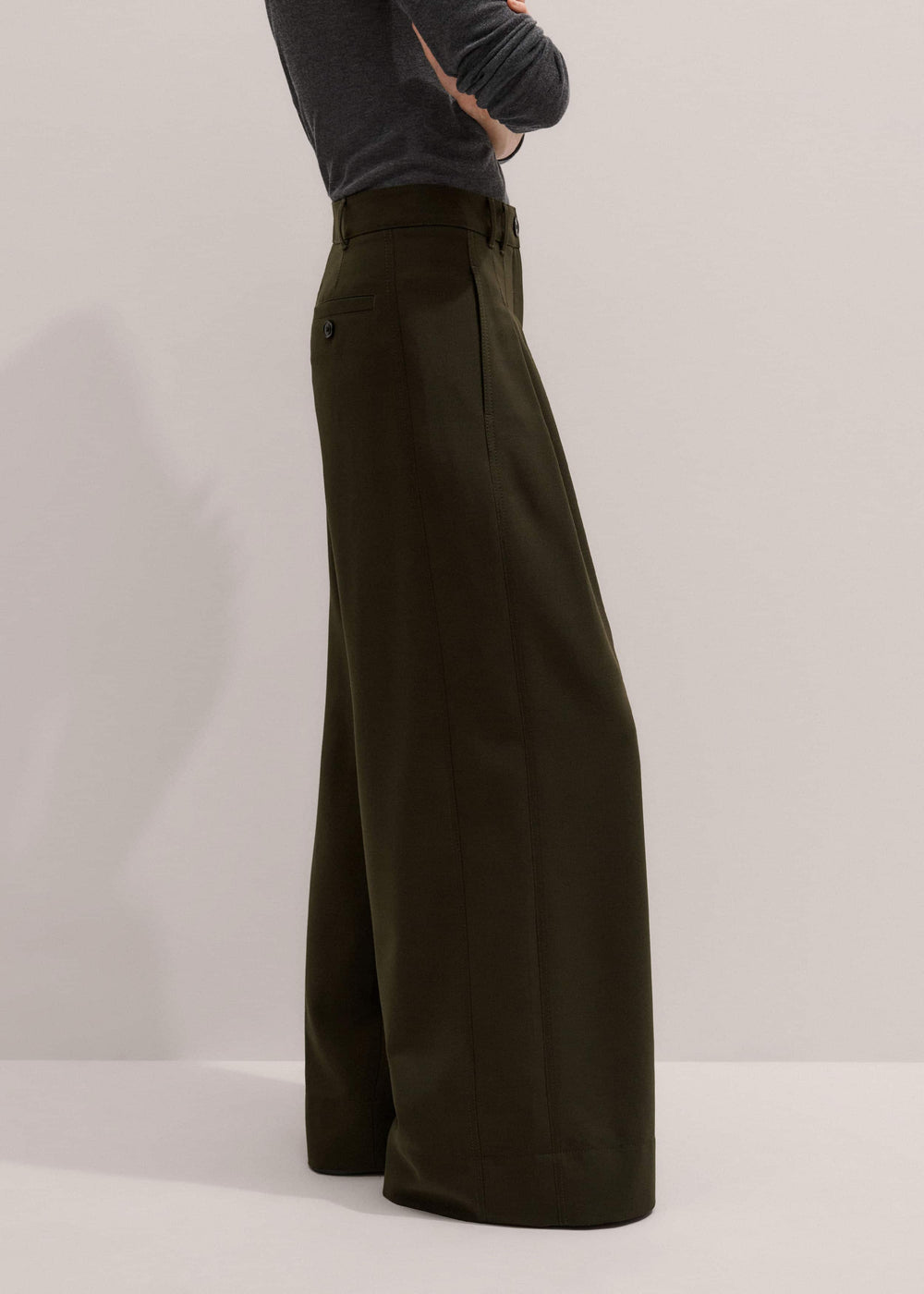 Olive Green Wide-Leg Double Pleat Pant meandem
