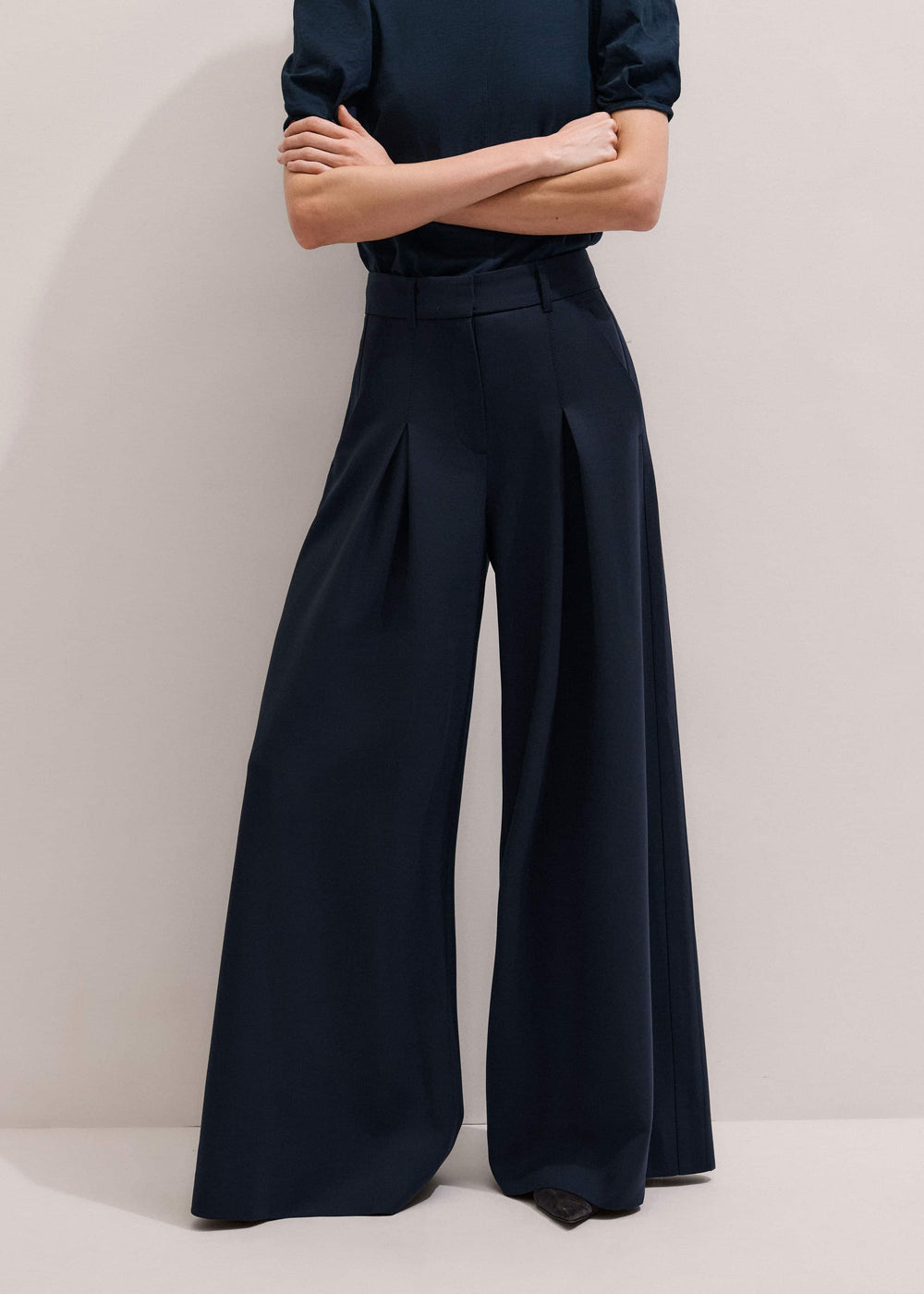 Navy Ultimate Very Wide-Leg Pant meandem