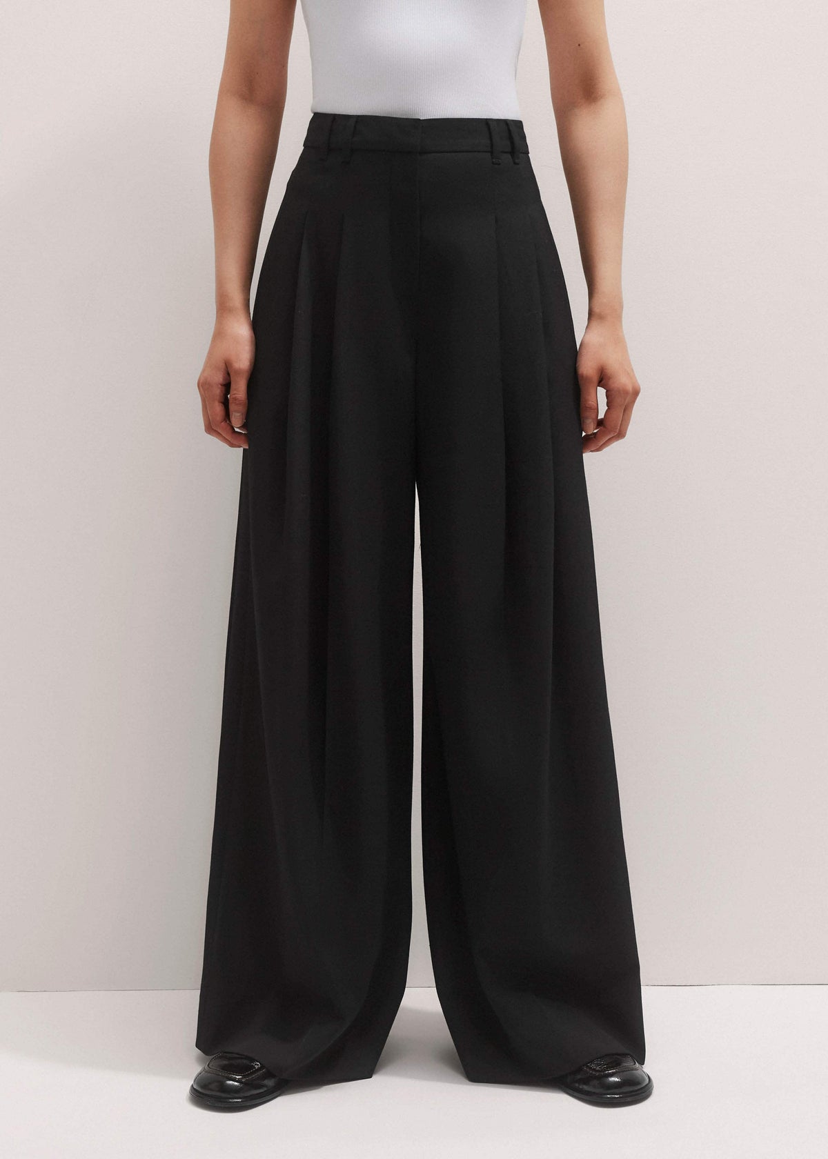 Black Wide-Leg Pleat Pant meandem