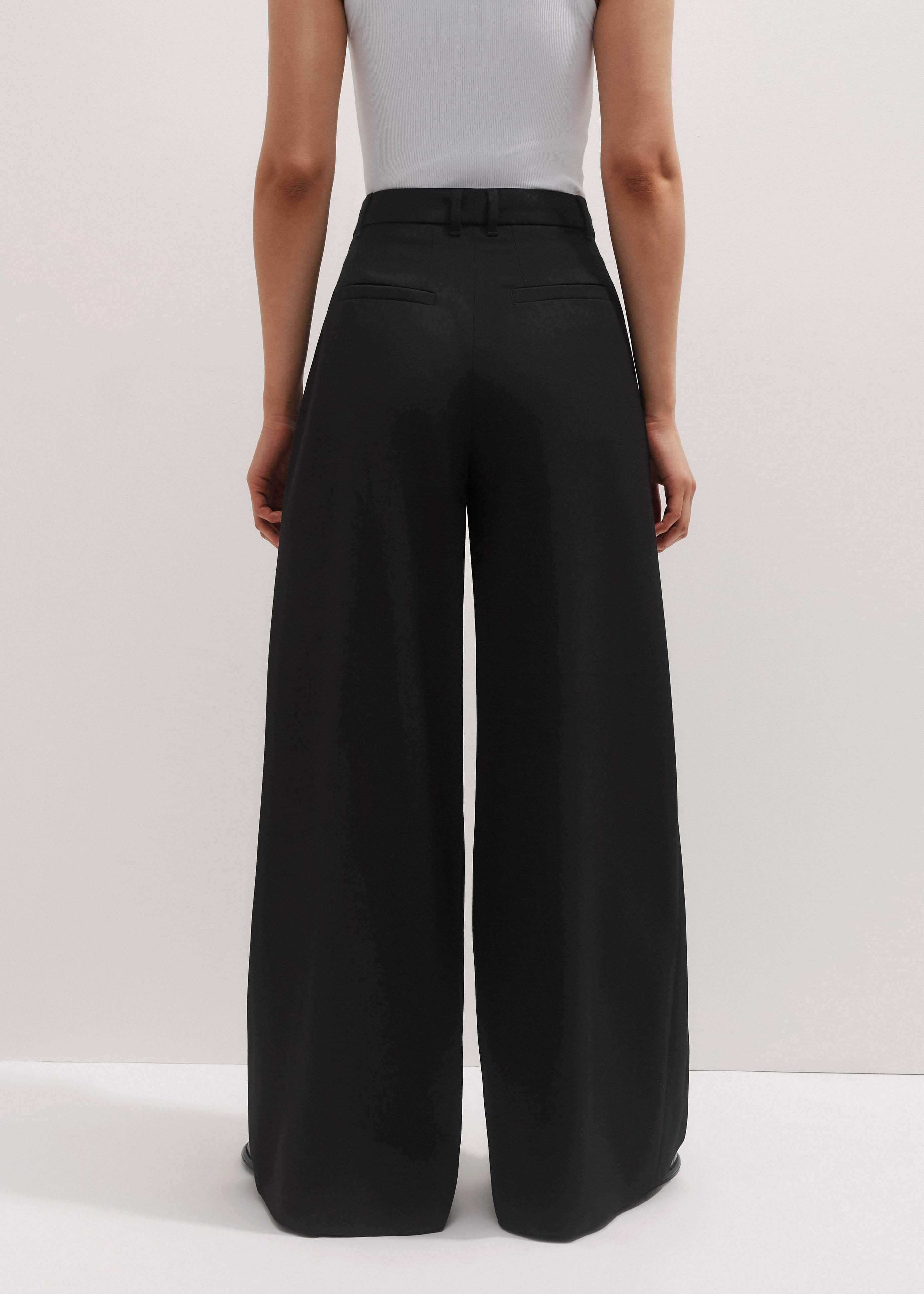 Black Wide-Leg Pleat Pant meandem
