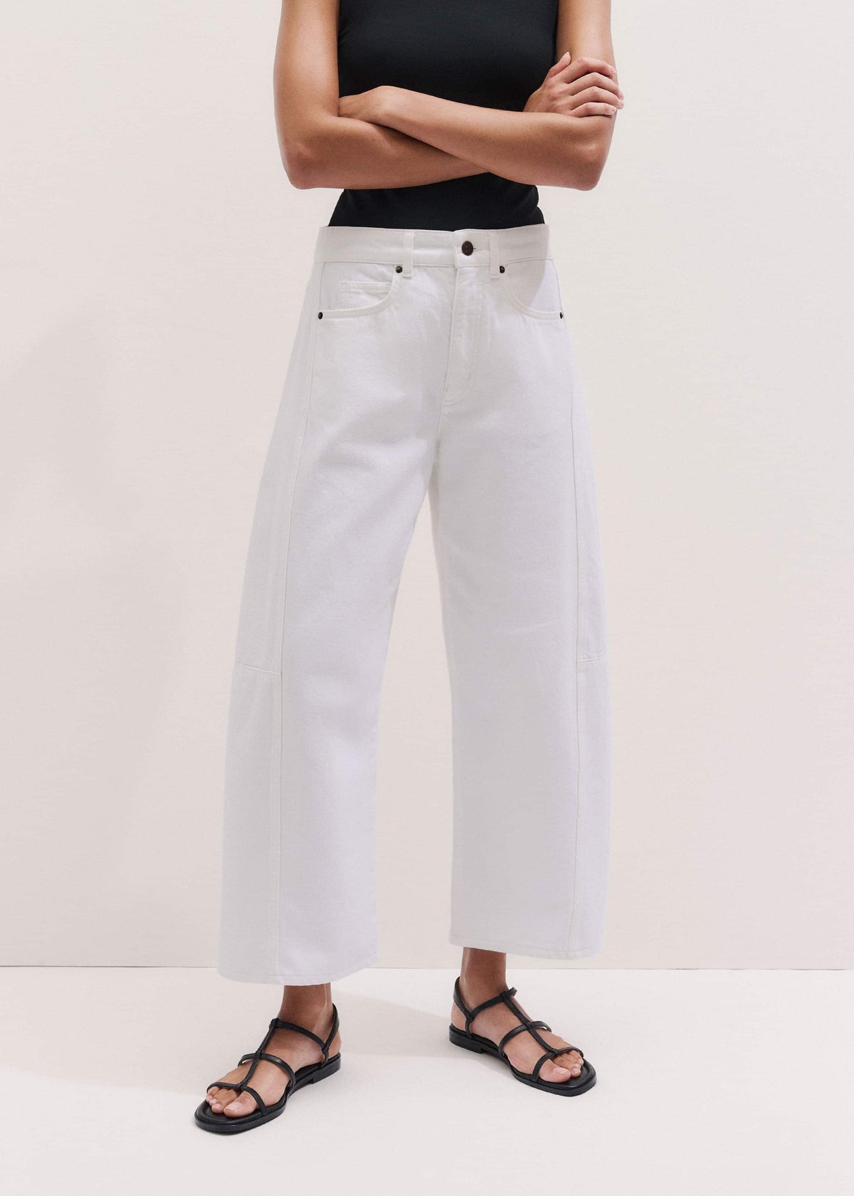 White Exaggerated Crop Jean meandem