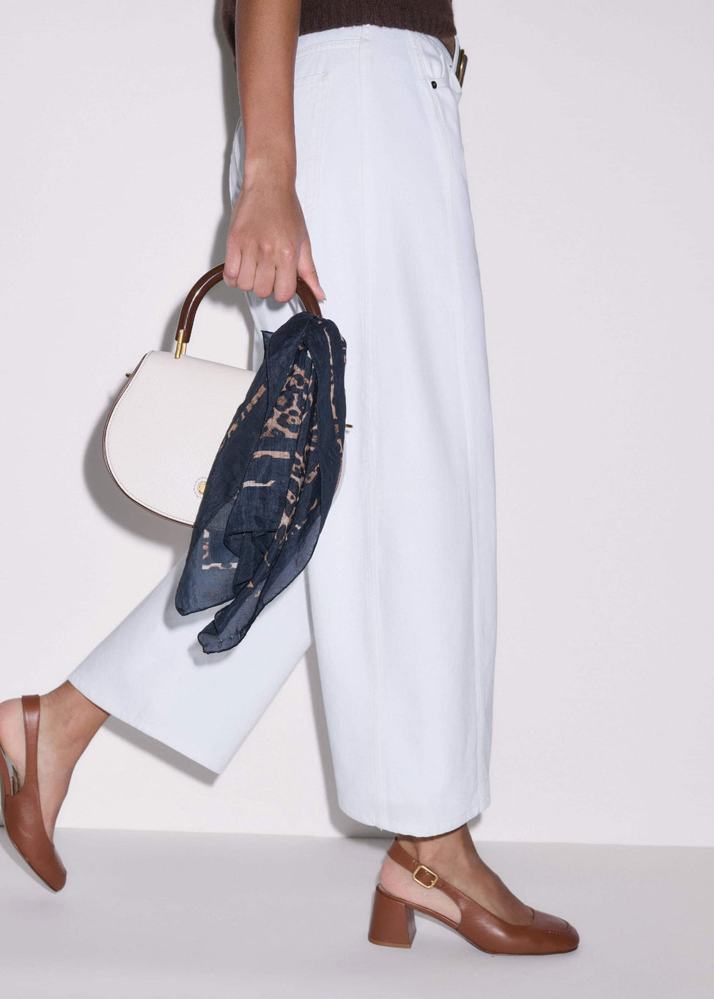 White Exaggerated Crop Jean meandem