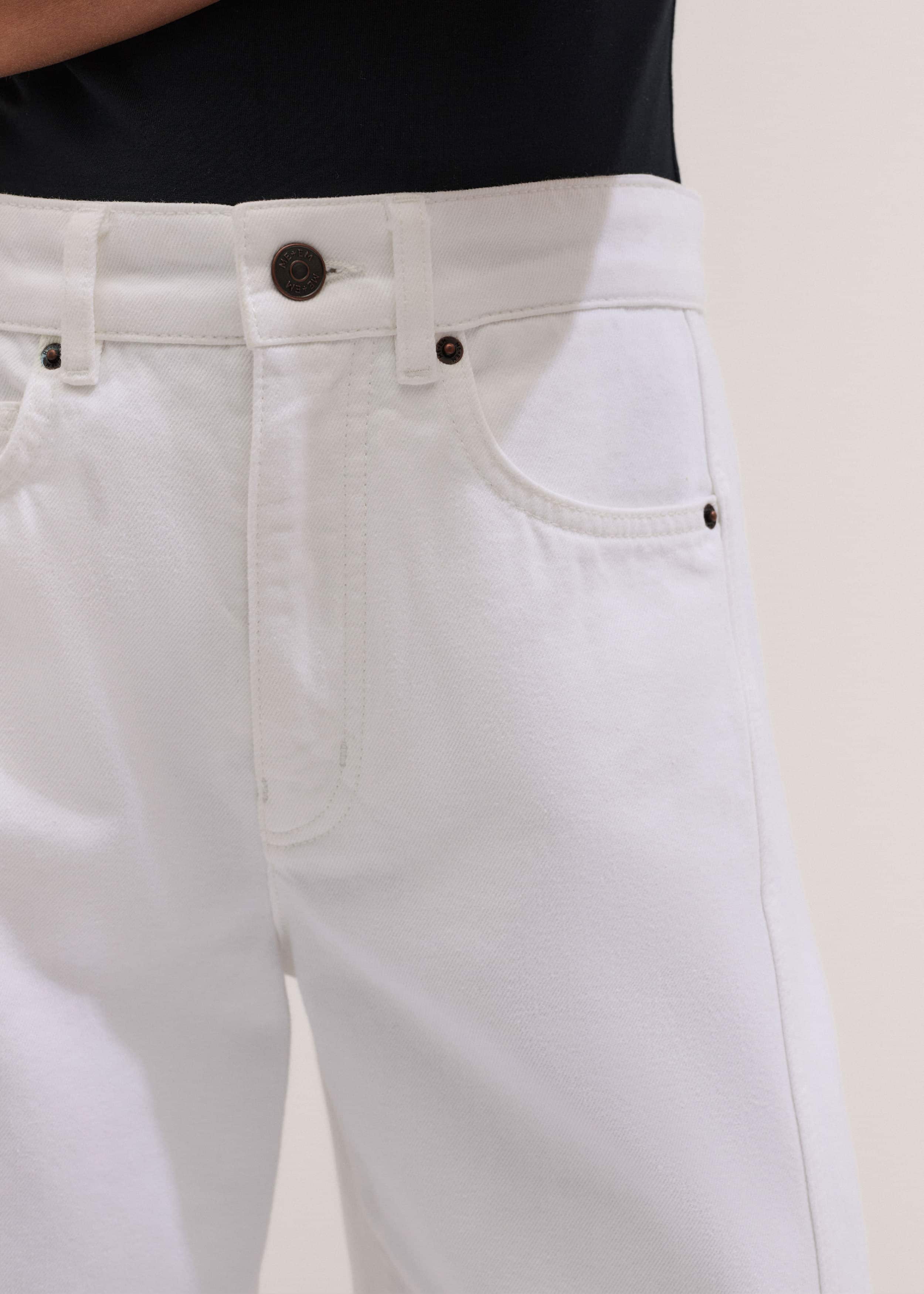 White Exaggerated Crop Jean meandem