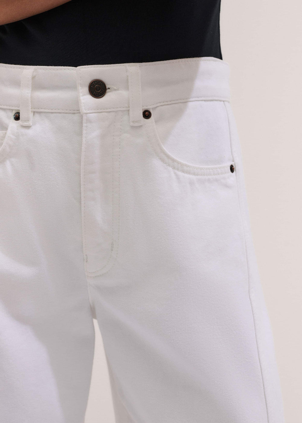 White Exaggerated Crop Jean meandem