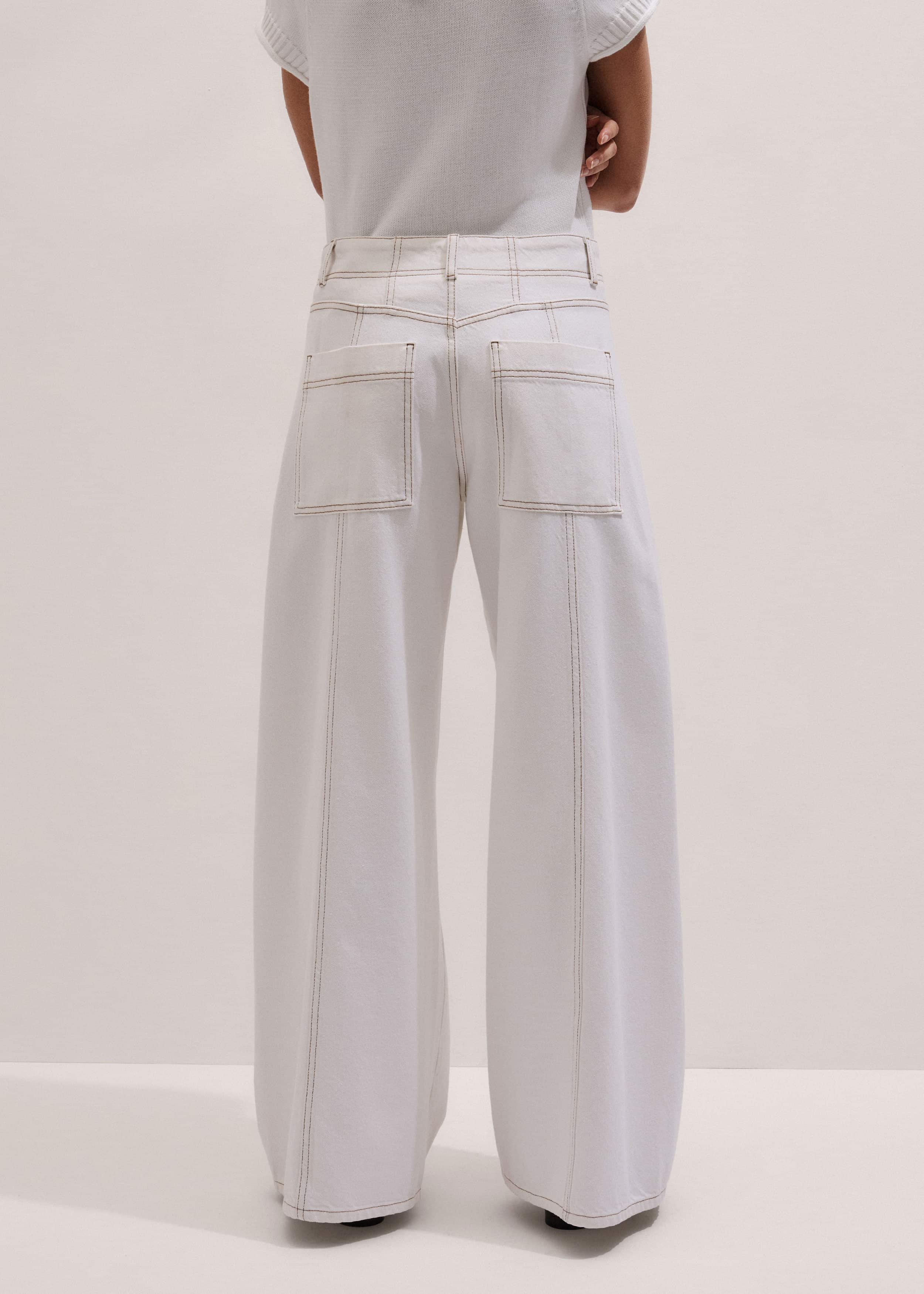 White Relaxed Engineered Jean meandem