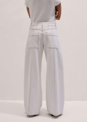 White Relaxed Engineered Jean meandem