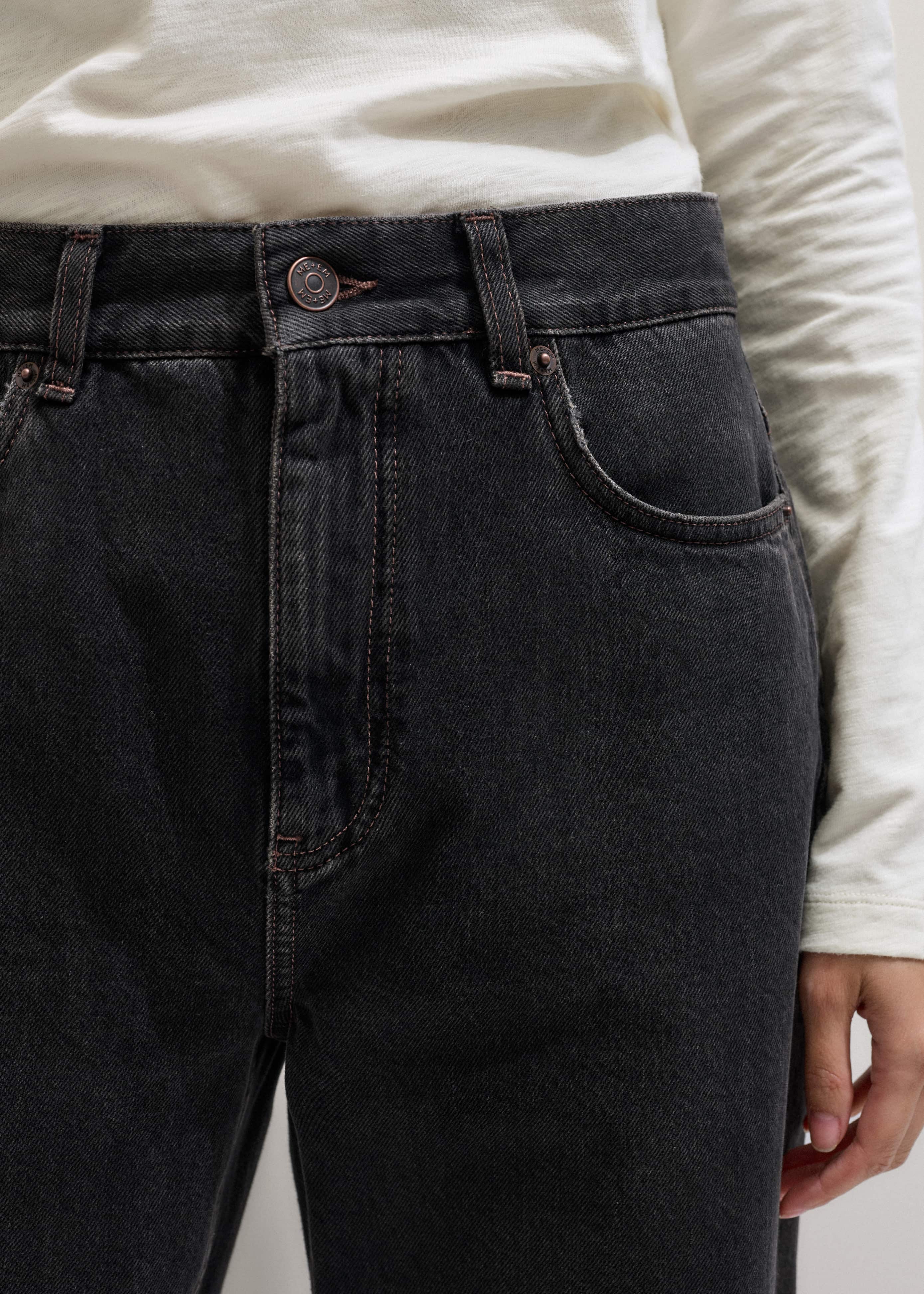 Black Straight Cropped Relaxed Jean meandem