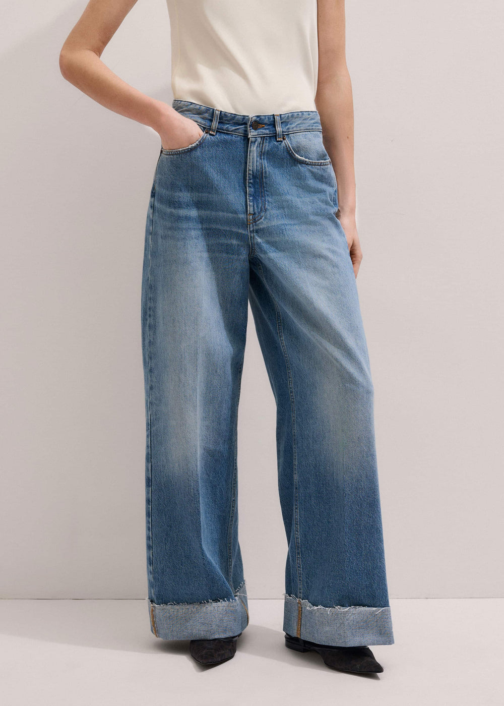 Mid Blue Straight Ankle Grazer Jean meandem