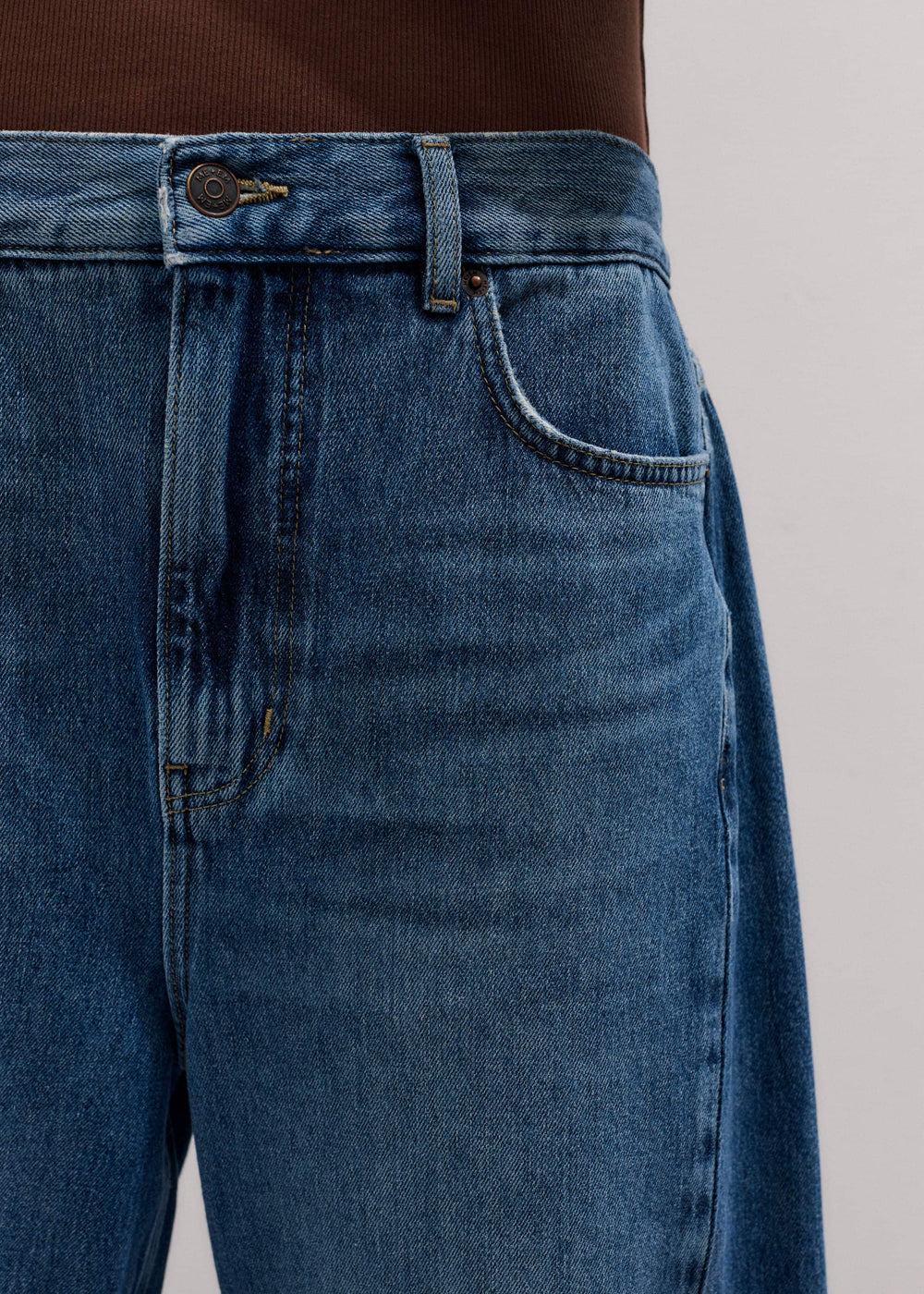 Blue Engineered Barrel Jean meandem