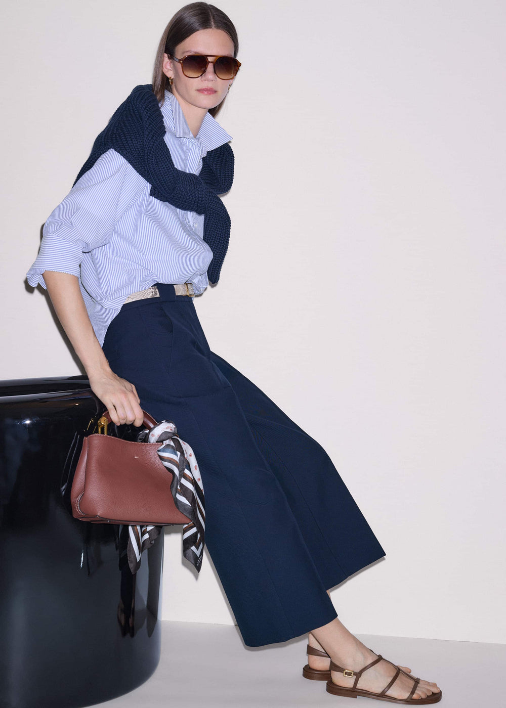 Navy Straight Crop Pant meandem