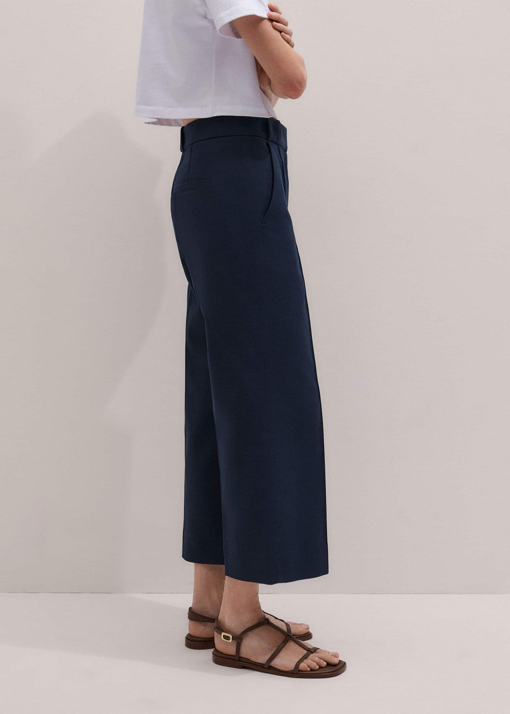 Navy Straight Crop Pant meandem