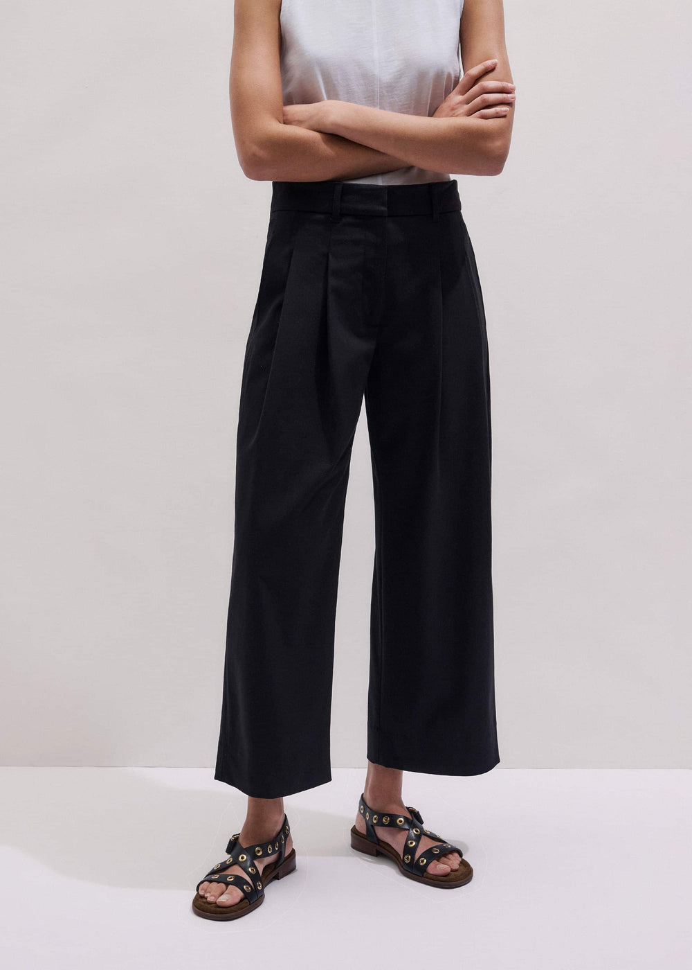 Black Straight Crop Pleat Front Pant meandem