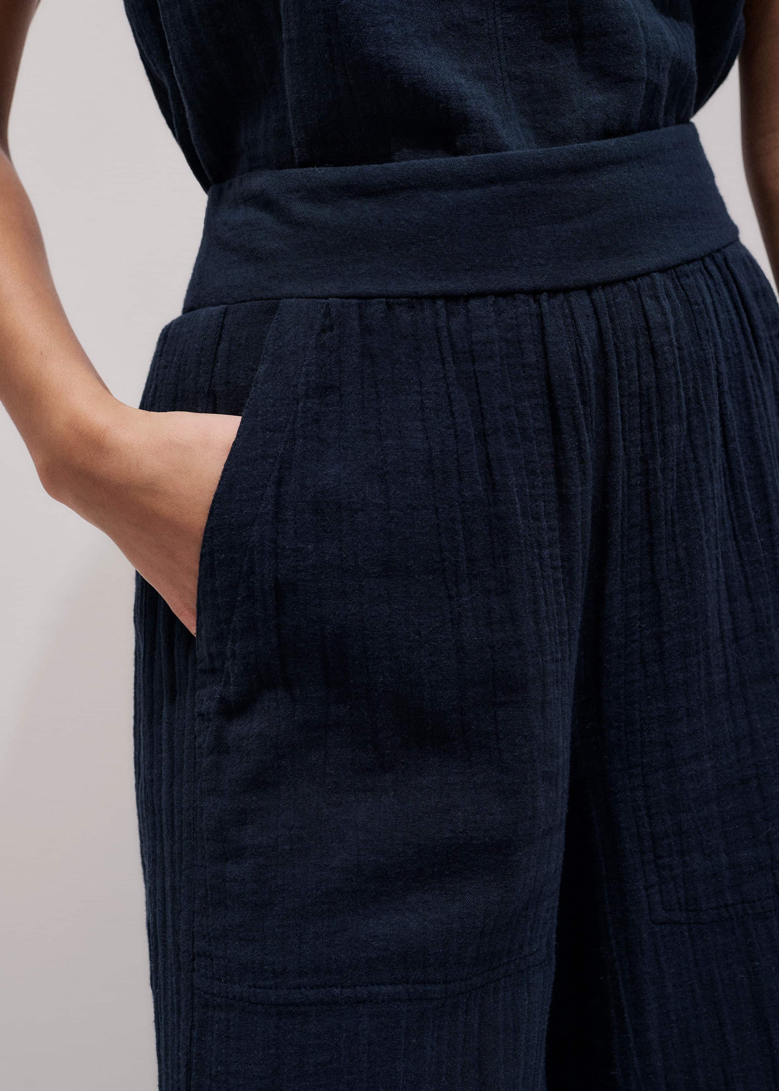 Navy Cheesecloth Cropped Wide-Leg Pant meandem