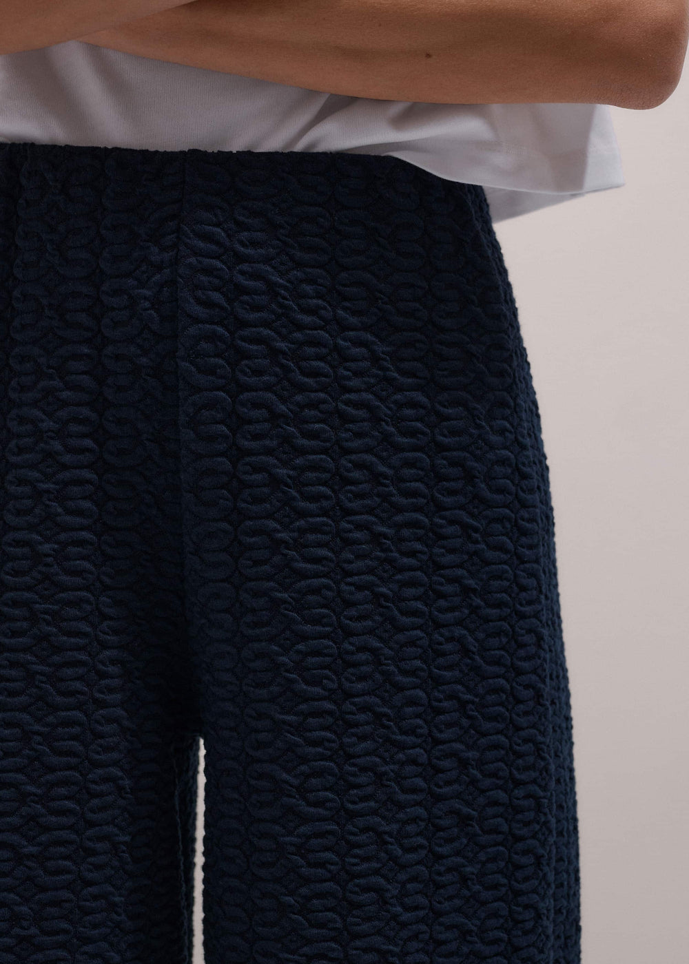 Navy Curling Cross Jacquard Cropped Pant meandem