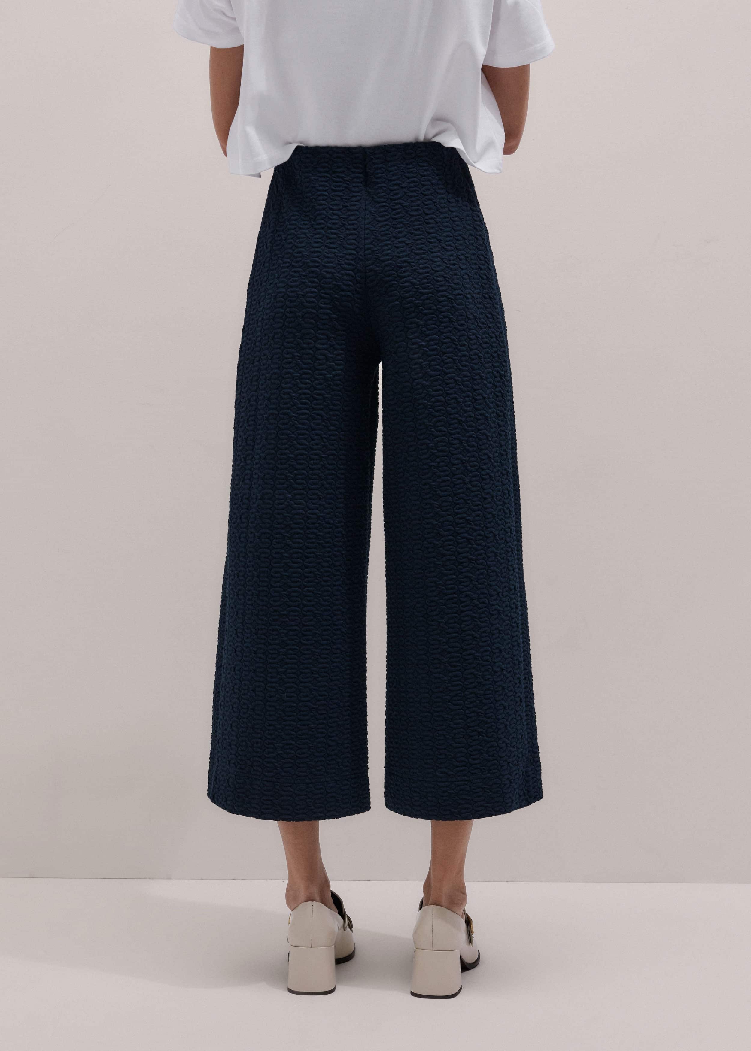 Navy Curling Cross Jacquard Cropped Pant meandem