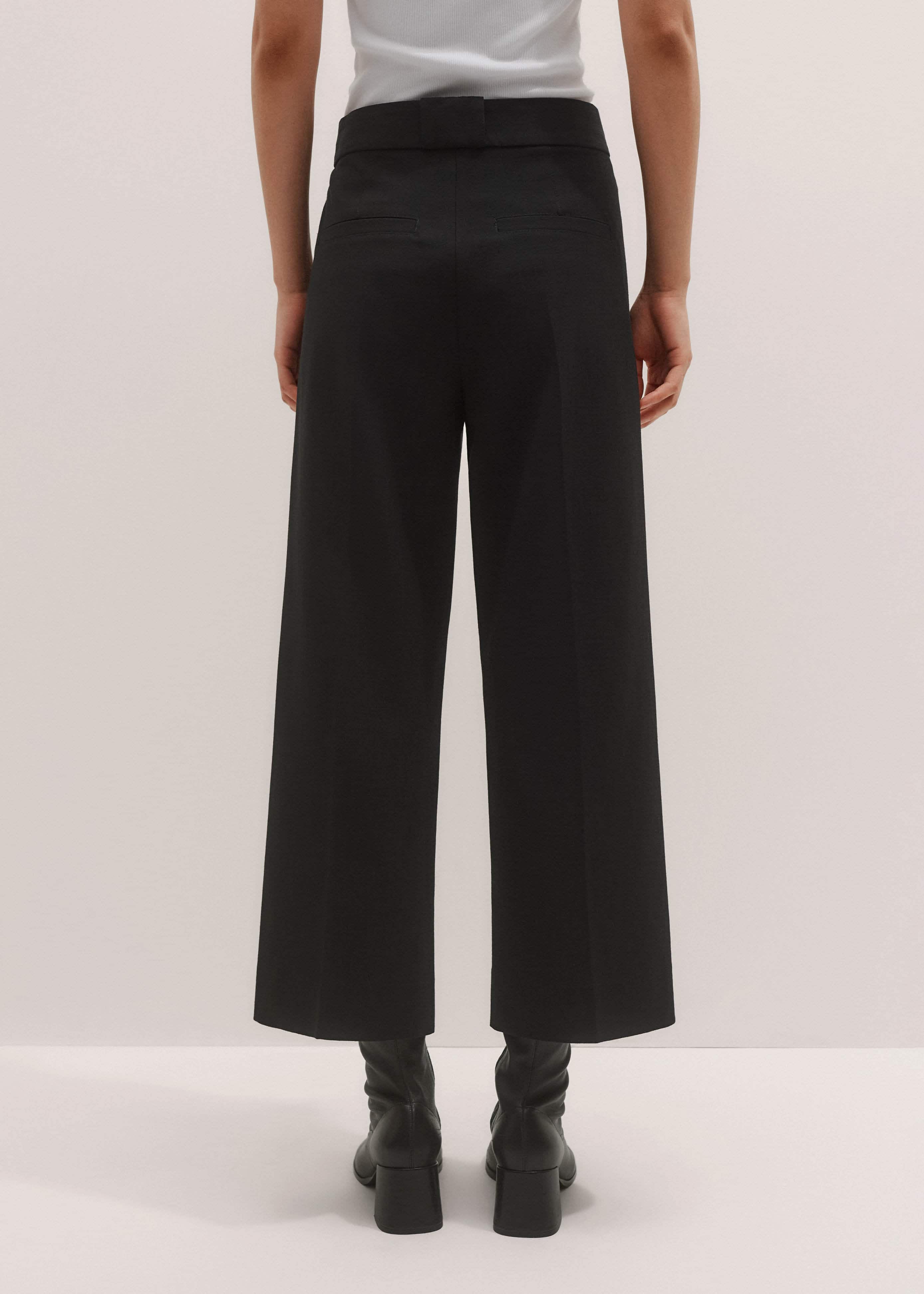 Black Straight Crop Pant meandem