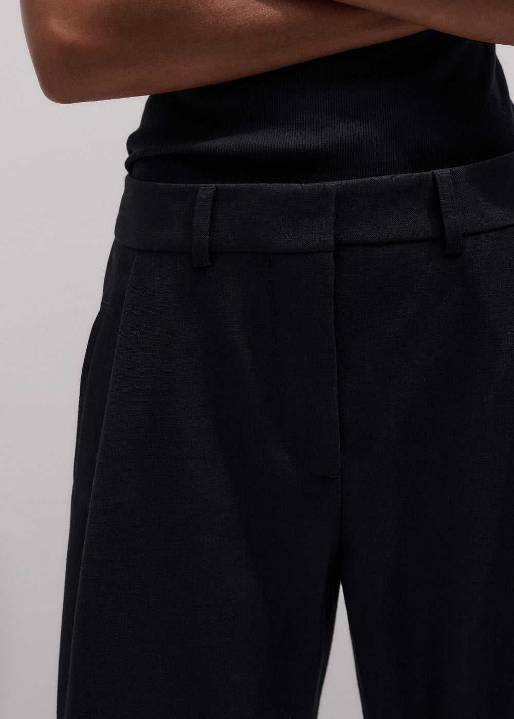 Black Clever Tapered Pant meandem