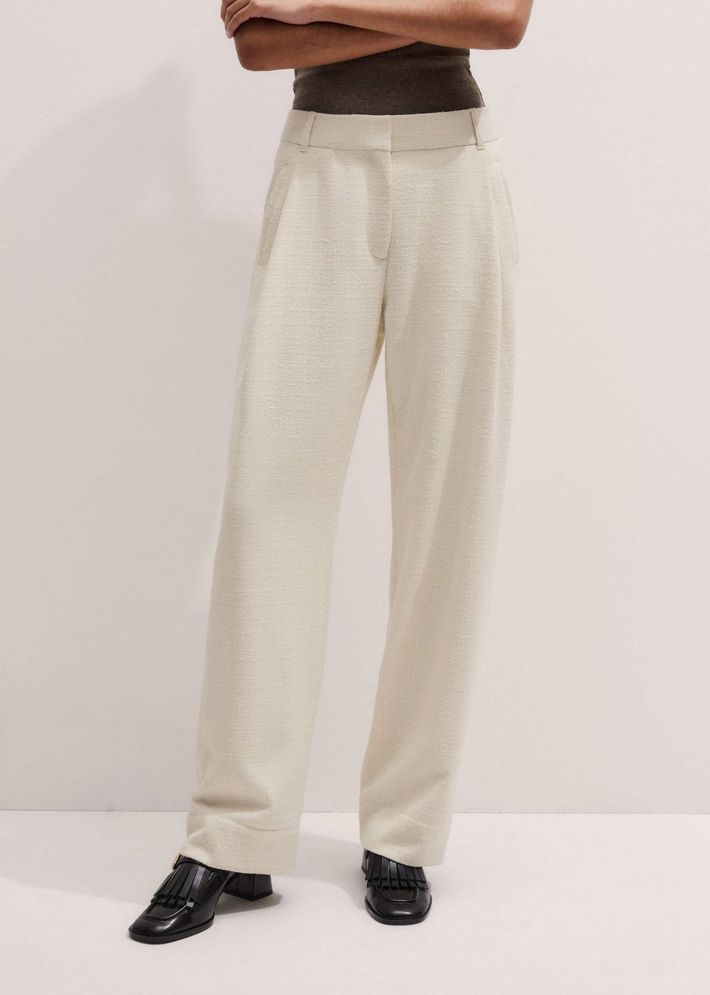Ivory Clever Tapered Pant meandem