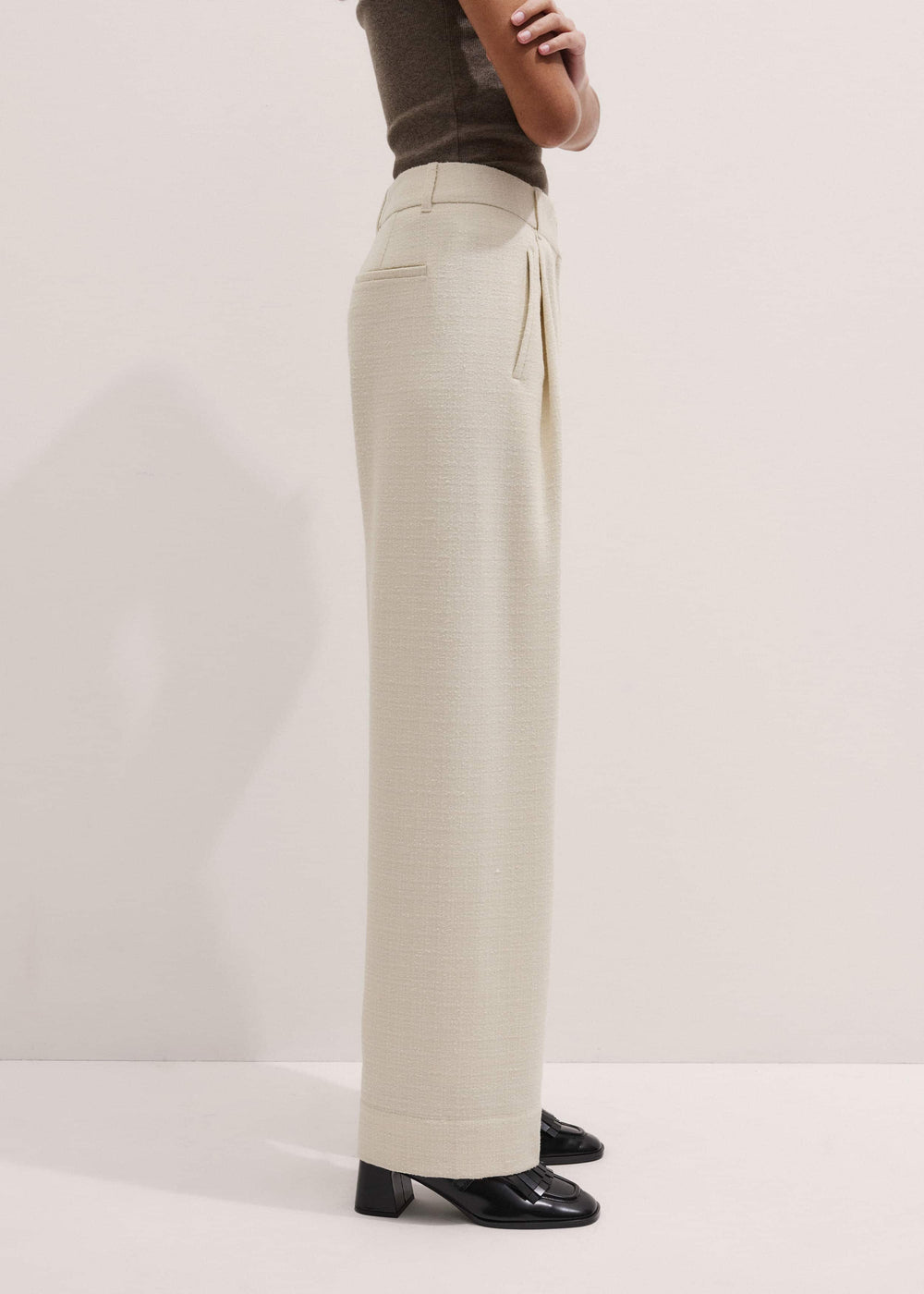 Ivory Clever Tapered Pant meandem
