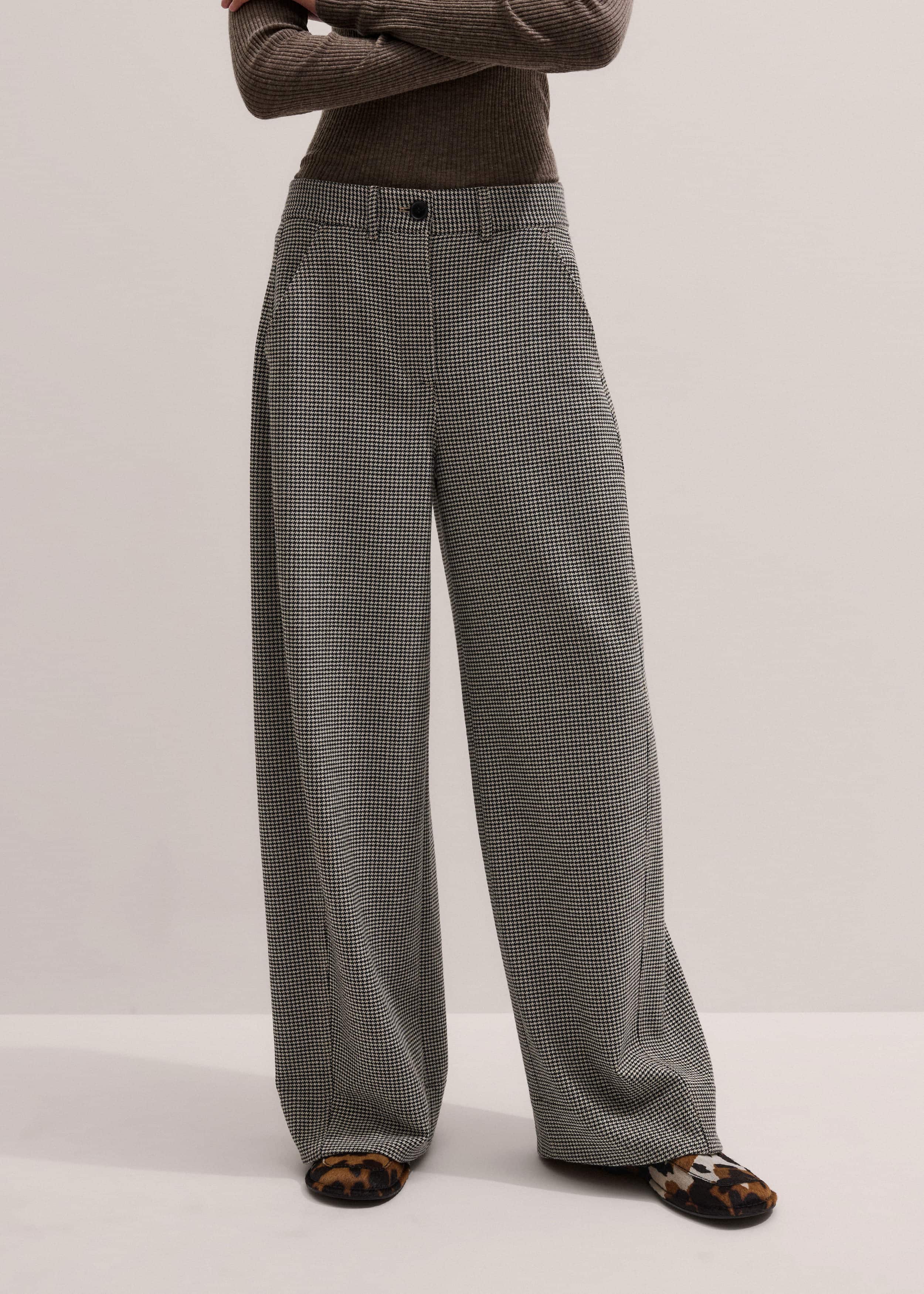 Ivory Houndstooth Extreme Tapered Pant meandem