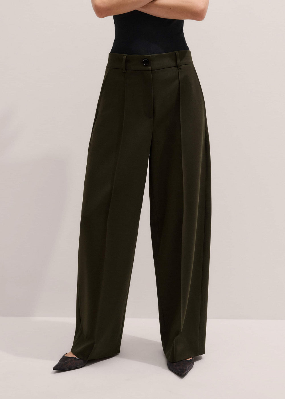 Olive Green Pintuck Tapered Pant meandem