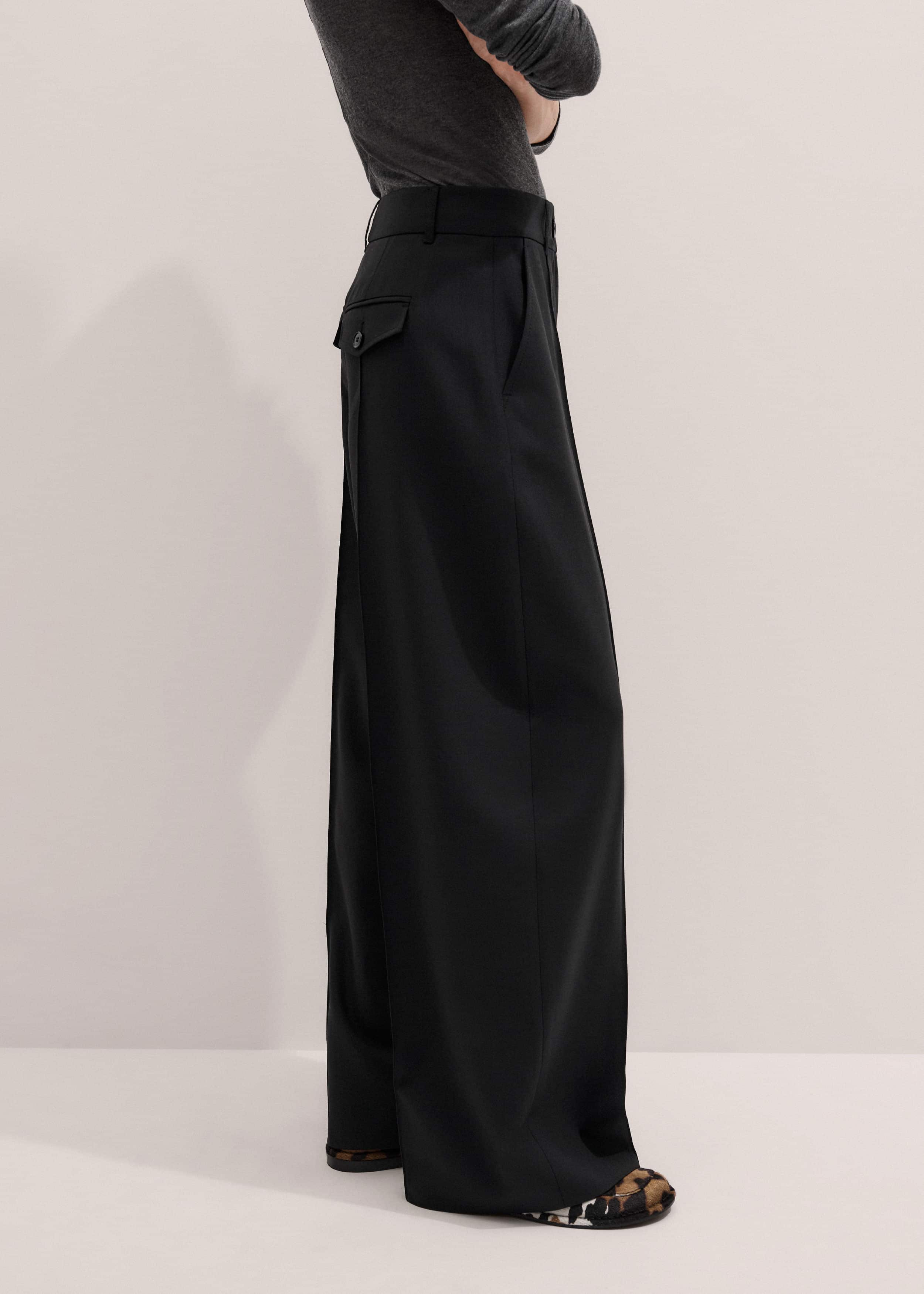 Black Pintuck Taper Pant meandem