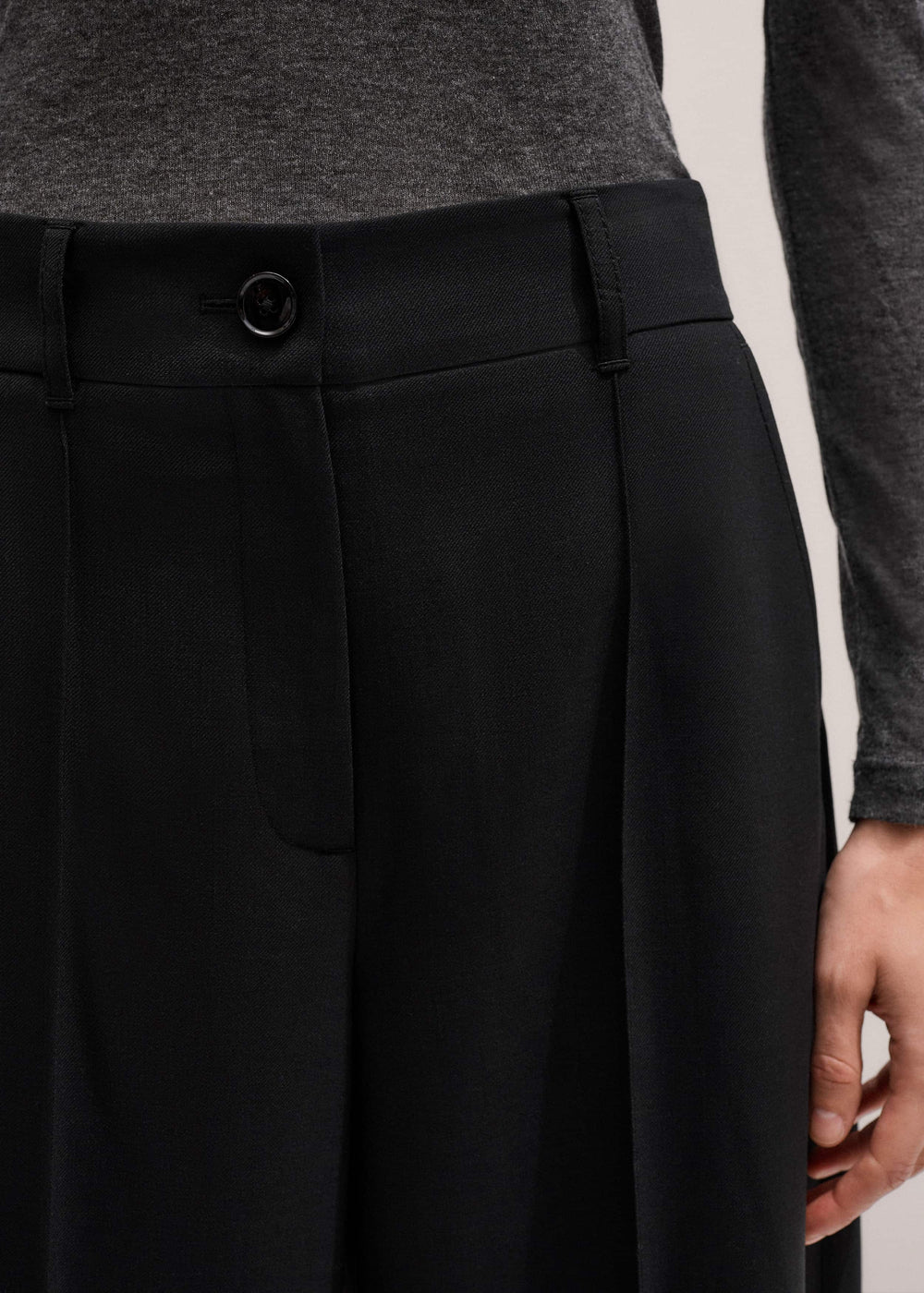 Black Pintuck Taper Pant meandem