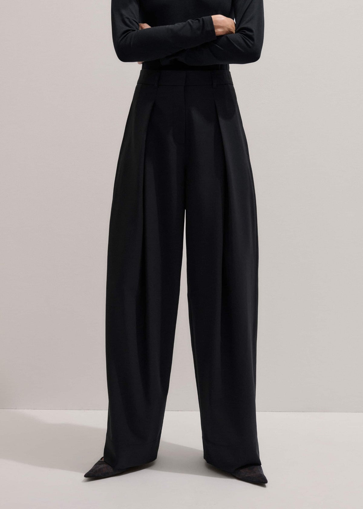Black Wool Exaggerated Tapered Pleat Pant meandem