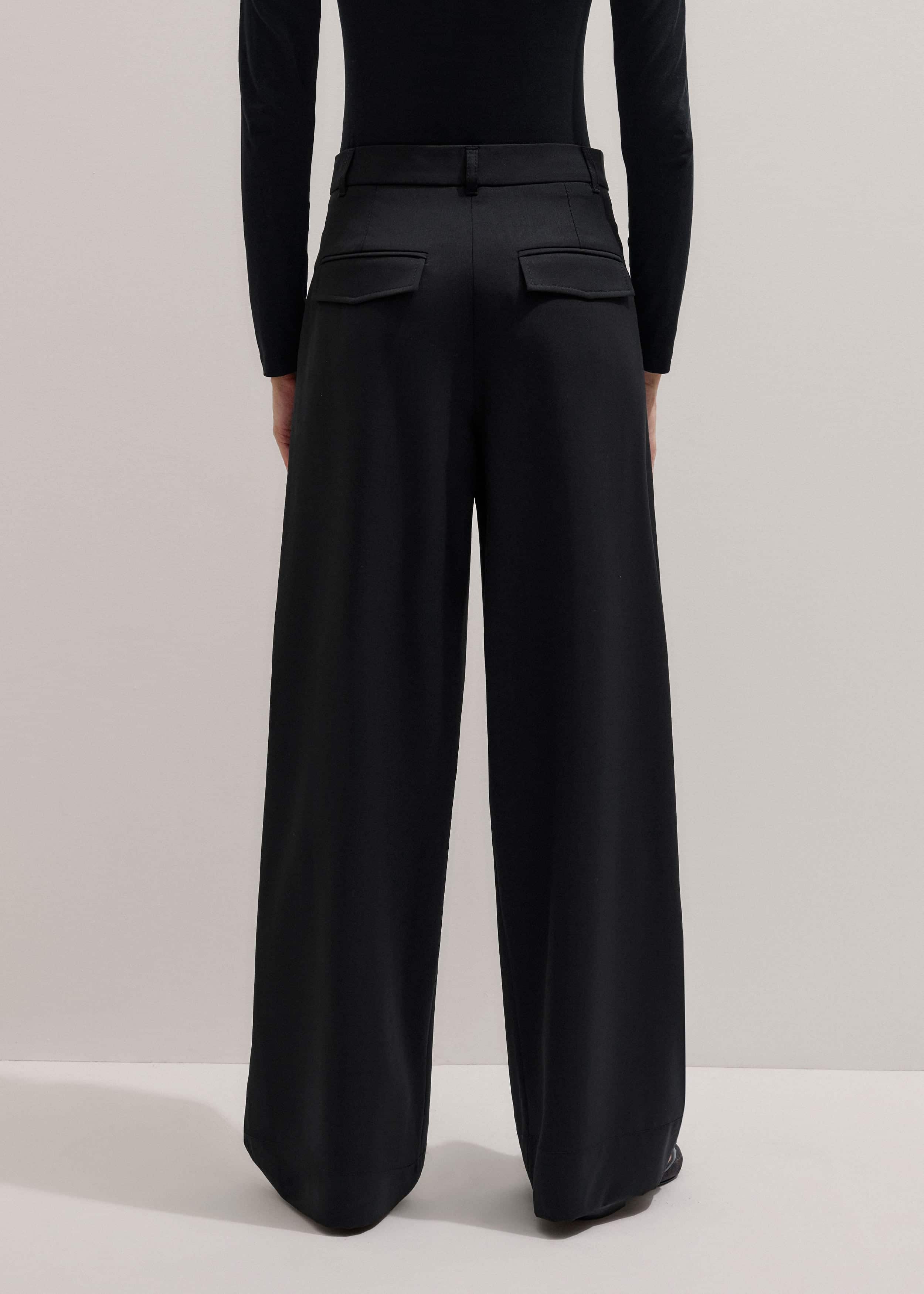 Black Wool Exaggerated Tapered Pleat Pant meandem
