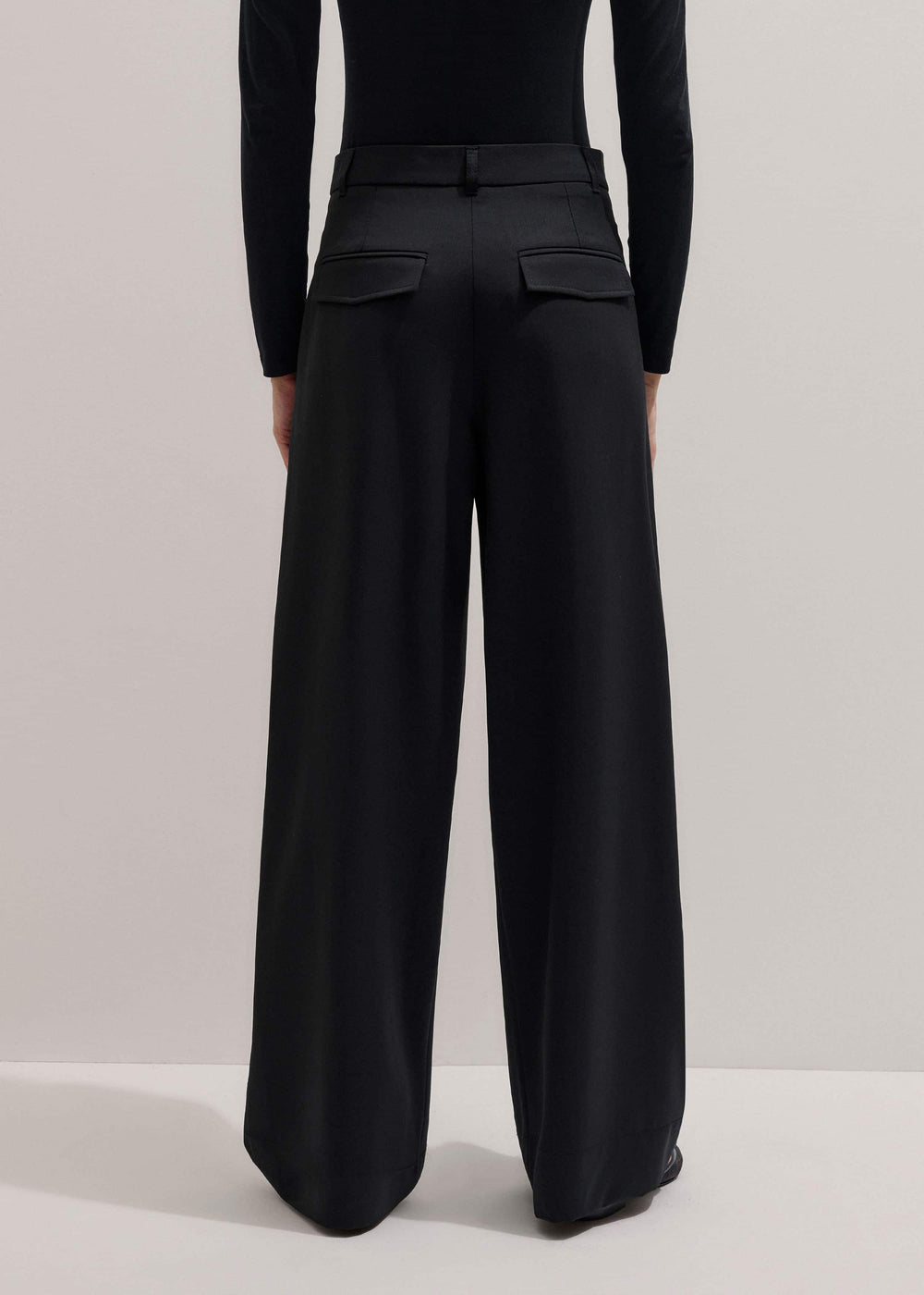 Black Wool Exaggerated Tapered Pleat Pant meandem