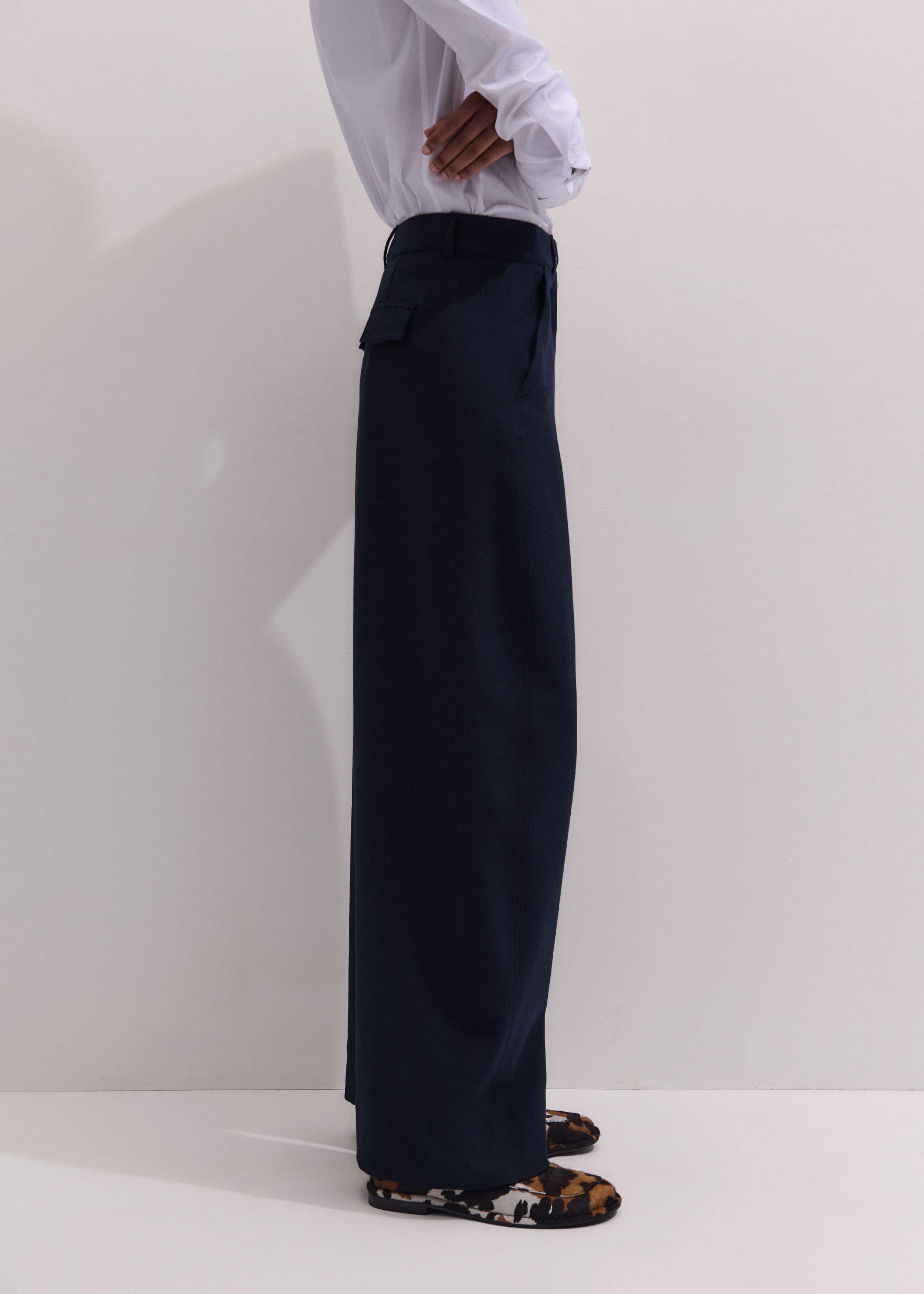 Navy Textured Extreme Tapered Pant meandem