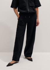 Black Luxe Travel Tailoring Barrel-Leg Pant meandem