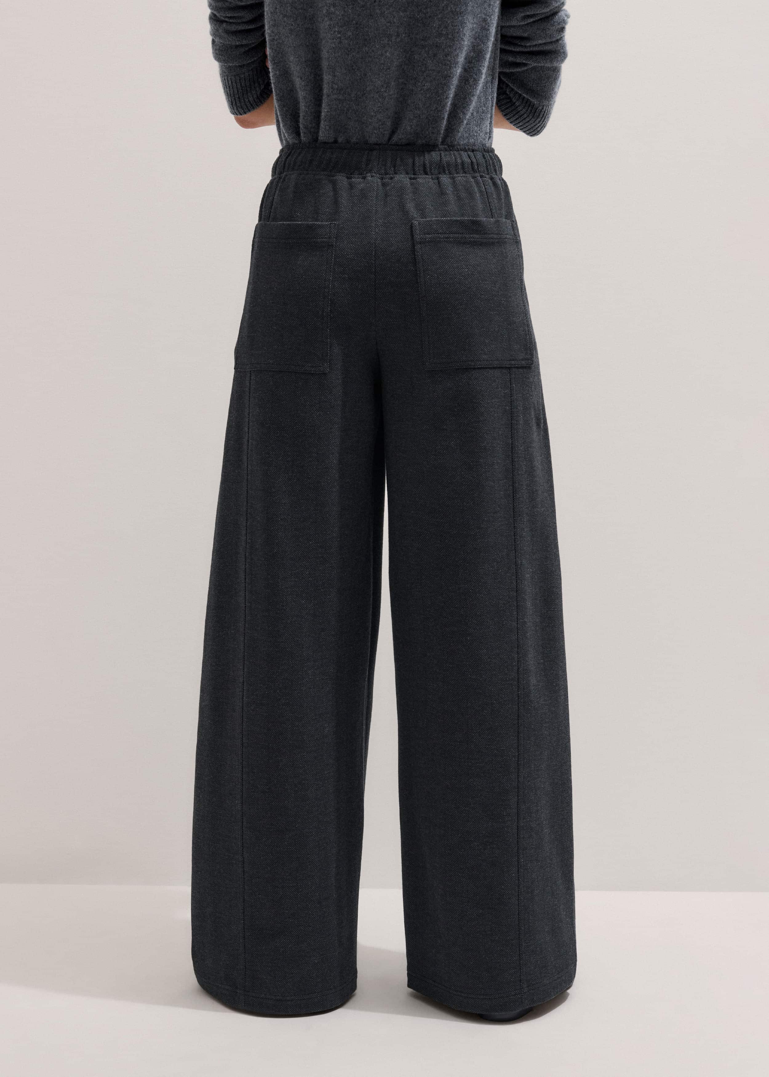 Gray Herringbone Barrel-Leg Pant meandem